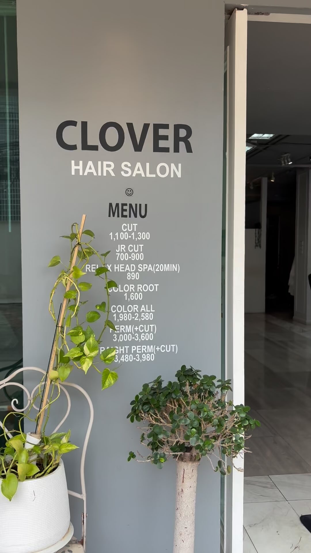 try clover hair salon
cut,color,perm,straight,treatment  #hairsalon 
#hair 
#haircut 
#haircolor 
#hairdye 
#haircutbangkok 
#sukumvit33 
#ตัดผม 
#ทำสี 
#ตัดผมกรุงเทพ 
#สุขุมวิท33 
#ヘアカット
#ヘアカラー #バンコクヘアサロン #メンズカット #レディースカット　 #スクンビット33 #ヘアトリートメント　 #keratintreatment  #ร้านทำผม
#헤어살롱
#salonrambut
#髮型屋
#salondecoiffure