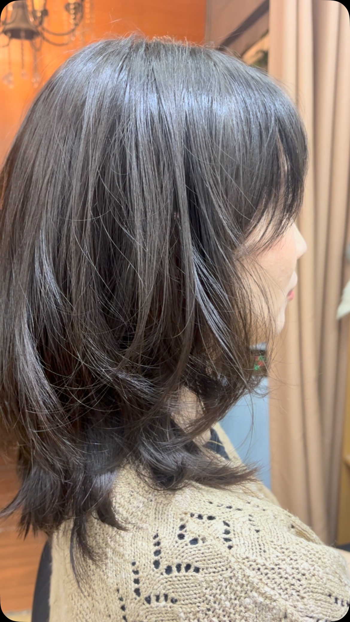 HAIR SALON SOです！  今回はローレイヤーカットのお客様です！
似合ってます❣️
ありがとうございました  少しだけ、動きと軽さが欲しい！
ちょっと変えたいけど…
なんて方、如何ですか？  HAIR SALON SOは
バンコクのスクムビット24にある
スタイリスト1人の小さな日系美容室です
子供から年配の方、男女問わず
幅広い層のお客様に
お気軽にご来店頂いております  お問い合わせ(日本語でどうぞ)
TEL 065-530-3466
LINEhairsalonso  This is HAIR SALON SO!  This time, the customer had a low layer cut!  HAIR SALON SO is a small Japanese hair salon with one stylist located in Sukhumvit 24, Bangkok.  We welcome a wide range of customers, from children to the elderly, both men and women, to come and visit us  Inquiries 
TEL 065-530-3466
LINEhairsalonso  #hairsalonso #タイ美容院 #バンコク美容院 #バンコク美容室 #スクムビット24の美容室 #スクムビット24 #プロンポン美容室 #タイヘアサロン #タイ美容室 #プロンポン駅近く #バンコク日系美容室 #バンコクヘアサロン #バンコクヘアカット #タイヘアカット #thaihairsalon #sukhumvit24 #bangkokhairsalon