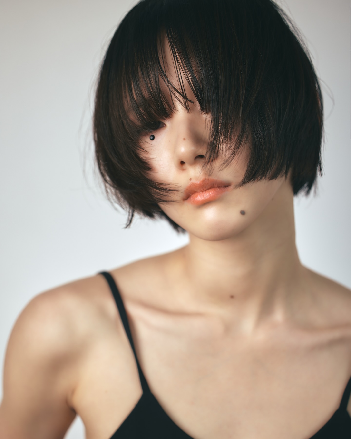 Natural & Edge 
Step into the new season with a short hairstyle that embodies your unique personality.  With lightweight layers and delicate textures, we craft a silhouette that looks stunning from every angle.
At AL etro, we create styles that bring out the best in you.  ‍♀️ Book your appointment now via DM or the link in our bio!  h/m/ph...Art Dirctor  ｜ 081-980-9047
｜ LINE OFFICIAL: (@)aletro
｜ 10 AM - 7 PM
• Closed on Mon (4th Mon & Tue of month) •  สอบถามพื้นที่จอดรถเพิ่มเติมได้นะคะ
#ร้านทำผม #ทำผมสวย #ทำสีผม #ตัดผม #ซาลอนกรุงเทพ #ผมสวย #สปาผม #ทรงผมแฟชั่น #ผมสุขภาพดี #luxurysalon #HairSalonBangkok #HairColor #HairCut #バンコクヘッドスパ　 #バンコクヘアサロン 
#ALetro #SignatureStyle #NaturalEdge #ALetro #BangkokHairSalon #SignatureStyle #NaturalAndEdge #Hairstyle #ShortHair