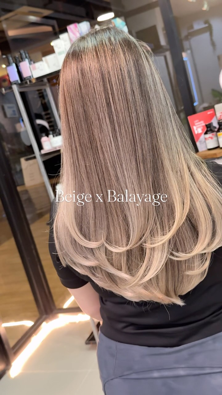 อารมณ์ดีขึ้น สดใสขึ้น #balayagehighlights 
-
[ Balayage x white beige tone color ]  Akiendo Hair Salon
Akiendo ผสมผสานเทคนิคญี่ปุ่นและทฤษฎีสีส่วนบุคคลเพื่อช่วยให้คุณดูดีทั้งทรงผม แฟชั่น และการแต่งหน้า ด้วยบริการที่เป็นเอกลักษณ์และโดดเด่น เราพร้อมที่จะดึงความเป็นตัวคุณออกมาให้ชัดเจน  “Coloring hair and mind”
Akiendo combines Japanese techniques and personal color theory to help you express your individuality not only through your hairstyle but also in fashion and makeup. With our unique and heartfelt service, we are here to bring out the best version of you.  -
Metropolis suites by Hilton 1st floor ,soi Phrom si1,Sukhumvit39
จองคิวหรือสอบถามได้ที่เบอร์ tel:020048180
Line@: aki-endo
เวลาทำการ: 10:00AM – 8:00PM (หยุดทุกวันอังคาร Tueday closed)  #AKIENDO #bangkokhairsalon #Saloninbangkok #JapaneseHairStyle #PersonalColor #Highlight #Haircut #Balayage #ไฮไลท์ #ตัดผม #สีผม #バンコクヘアサロン #パーソナルカラー #Thebesthairsaloninbangkok
#personalhaircolor
#haircoloracademy