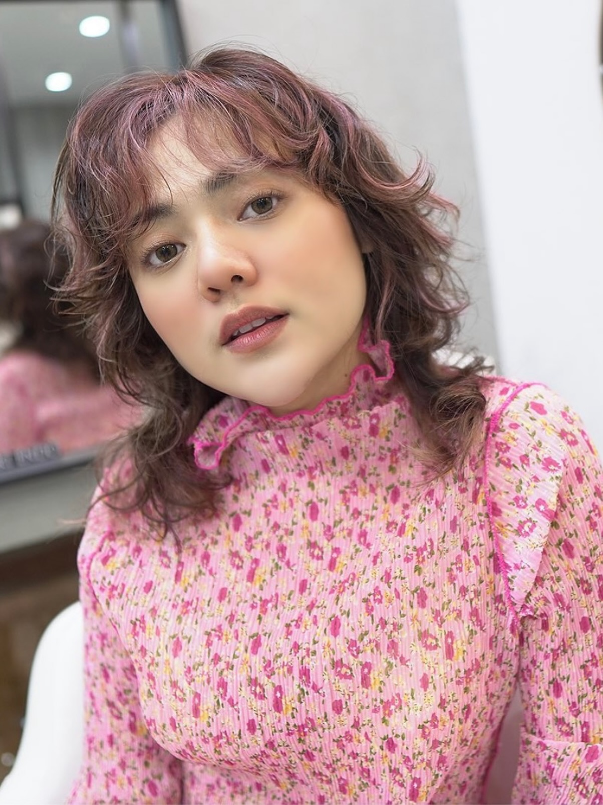 90’s layer x Pastel pink🪩
#retro #90s 
-
ค้นหาความงามที่ “เหมาะกับคุณ” ได้อย่างอิสระ
ผสมผสานทฤษฎีสีเฉพาะบุคคล × เทรนด์เอเชีย × เทคนิคที่ประณีต
ที่นี่คือสถานที่ซึ่งคุณจะได้พบกับความงามในแบบของตัวเอง
Akiendo – ซาลอนที่เติมสีสันให้ทั้งผมและหัวใจ ณ กรุงเทพฯ  Find your perfect style with freedom.
At Akiendo, we blend personal color theory, Asian trends, and refined techniques
to create a beauty that’s uniquely yours.
Akiendo – A salon that colors your hair and your heart, in Bangkok.
-
Metoropolis suite by Hilton ,soi Phrom si1,Sukhumvit39
จองคิวหรือสอบถามได้ที่เบอร์ tel:020048180
Line@: aki-endo
เวลาทำการ: 10:00AM – 8:00PM (หยุดทุกวันอังคาร Tueday closed)  #AKIENDO #bangkokhairsalon #Saloninbangkok #JapaneseHairStyle #PersonalColor #Highlight #Haircut #Balayage #ไฮไลท์ #ตัดผม #สีผม #バンコクヘアサロン #パーソナルカラー #Thebesthairsaloninbangkok
