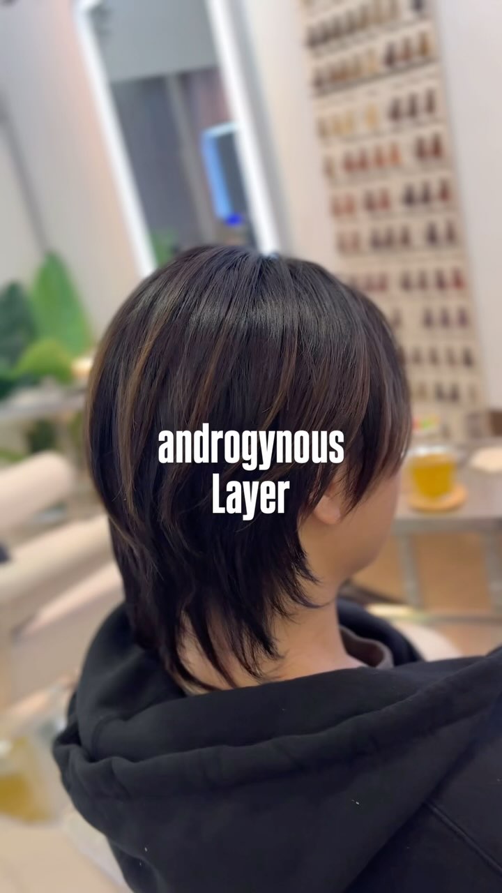 “androgynous Layer cut”
Design by Aiya
#androgynousstyle  ค้นหาความงามที่ “เหมาะกับคุณ” ได้อย่างอิสระ
ผสมผสานทฤษฎีสีเฉพาะบุคคล × เทรนด์เอเชีย × เทคนิคที่ประณีต
ที่นี่คือสถานที่ซึ่งคุณจะได้พบกับความงามในแบบของตัวเอง
Akiendo – ซาลอนที่เติมสีสันให้ทั้งผมและหัวใจ ณ กรุงเทพฯ  Find your perfect style with freedom.
At Akiendo, we blend personal color theory, Asian trends, and refined techniques
to create a beauty that’s uniquely yours.
Akiendo – A salon that colors your hair and your heart, in Bangkok.
-
Metoropolis suite by Hilton ,soi Phrom si1,Sukhumvit39
จองคิวหรือสอบถามได้ที่เบอร์ tel:020048180
Line@: aki-endo
เวลาทำการ: 10:00AM – 8:00PM (หยุดทุกวันอังคาร Tueday closed)  #AKIENDO #bangkokhairsalon #Saloninbangkok #JapaneseHairStyle #PersonalColor #Highlight #Haircut #Balayage #ไฮไลท์ #ตัดผม #สีผม #バンコクヘアサロン #パーソナルカラー #Thebesthairsaloninbangkok