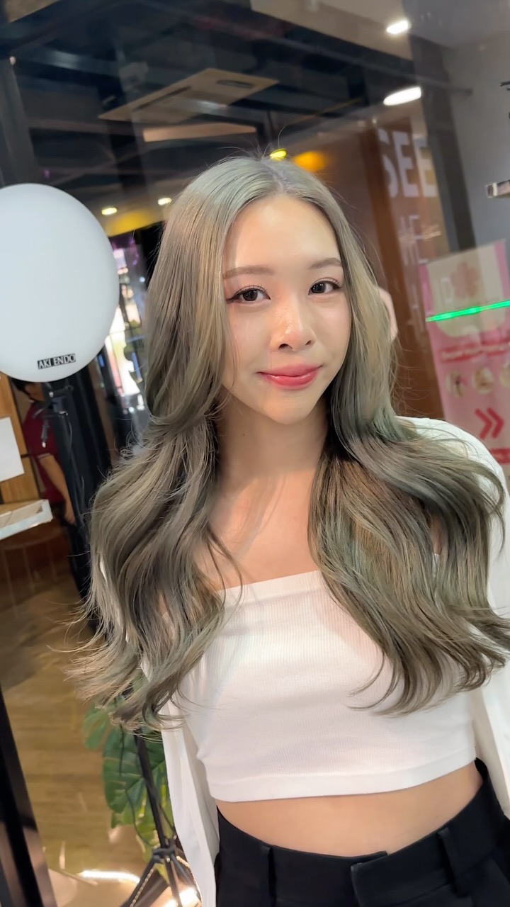 Pale Mint 
สีสวย เข้ากับสาว Light spring 
-
ค้นหาความงามที่ “เหมาะกับคุณ” ได้อย่างอิสระ
ผสมผสานทฤษฎีสีเฉพาะบุคคล × เทรนด์เอเชีย × เทคนิคที่ประณีต
ที่นี่คือสถานที่ซึ่งคุณจะได้พบกับความงามในแบบของตัวเอง
Akiendo – ซาลอนที่เติมสีสันให้ทั้งผมและหัวใจ ณ กรุงเทพฯ  Find your perfect style with freedom.
At Akiendo, we blend personal color theory, Asian trends, and refined techniques
to create a beauty that’s uniquely yours.
Akiendo – A salon that colors your hair and your heart, in Bangkok.
-
Metoropolis suite by Hilton ,soi Phrom si1,Sukhumvit39
จองคิวหรือสอบถามได้ที่เบอร์ tel:020048180
Line@: aki-endo
เวลาทำการ: 10:00AM – 8:00PM (หยุดทุกวันอังคาร Tueday closed)  #AKIENDO #bangkokhairsalon #Saloninbangkok #JapaneseHairStyle #PersonalColor #Highlight #Haircut #Balayage #ไฮไลท์ #ตัดผม #สีผม #バンコクヘアサロン #パーソナルカラー #Thebesthairsaloninbangkok
#haircolor #layercut #personalhaircolor #seemlesshighlights #koreahairstyle