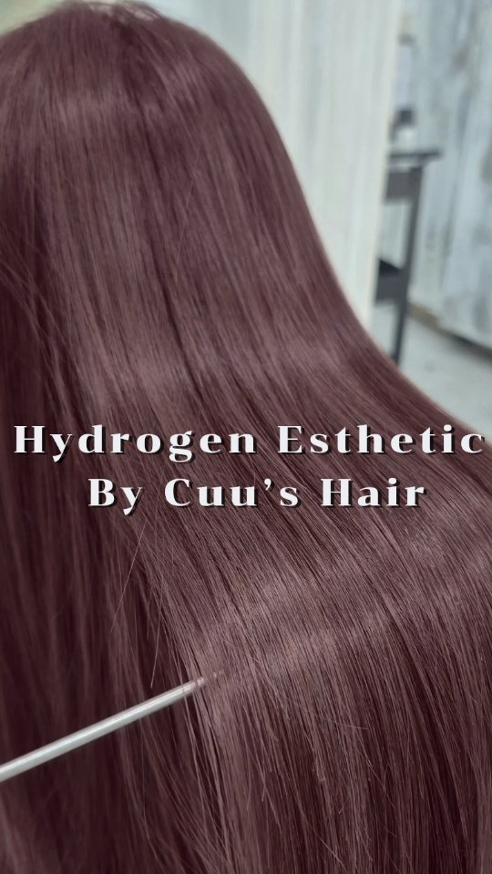 เปลี่ยนสีผมไม่หยุด! แต่ผมยังสวยปังทุกเฉด ด้วย Color Hydrogen Esthetic 5600THB!  สำหรับสาวๆ ที่รักการทำสีผมเป็นชีวิตจิตใจ แต่ก็อยากให้ผมยังคงตรงสลวย ไม่แห้งเสีย ‍♀️ เราขอแนะนำ #ColorHydrogenEsthetic คอร์สพิเศษที่ออกแบบมาเพื่อคุณลูกค้าที่ชอบทำสีผมโดยเฉพาะ!  การบำรุงล้ำลึกโดยทรีทเมนท์ไฮโดรเจน
 ช่วยขจัดสารตกค้าง: บอกลาเคมีตกค้าง ที่ทำให้ผมแห้งเสีย
 เติมเต็มความชุ่มชื้น: ให้ผมกลับมานุ่มสลวย มีน้ำหนัก
 สีผมติดทนนาน: สวยสดใส ไม่เฟดง่าย  มาบำรุงเส้นผมให้เปล่งประกาย พร้อมเปลี่ยนลุคใหม่ให้สวยเป๊ะ ที่ Cuu’s​ Hair นะคะ  Book Via Line or Dm  #ColorHydrogenEsthetic #ผมทำสีไม่กลัวเสีย #ดีท็อกซ์ผม #ฟื้นฟูผมเสีย #ผมสวยเงางาม #cuu'shair #HairTreatment #สีผมสวย #HairGoals
