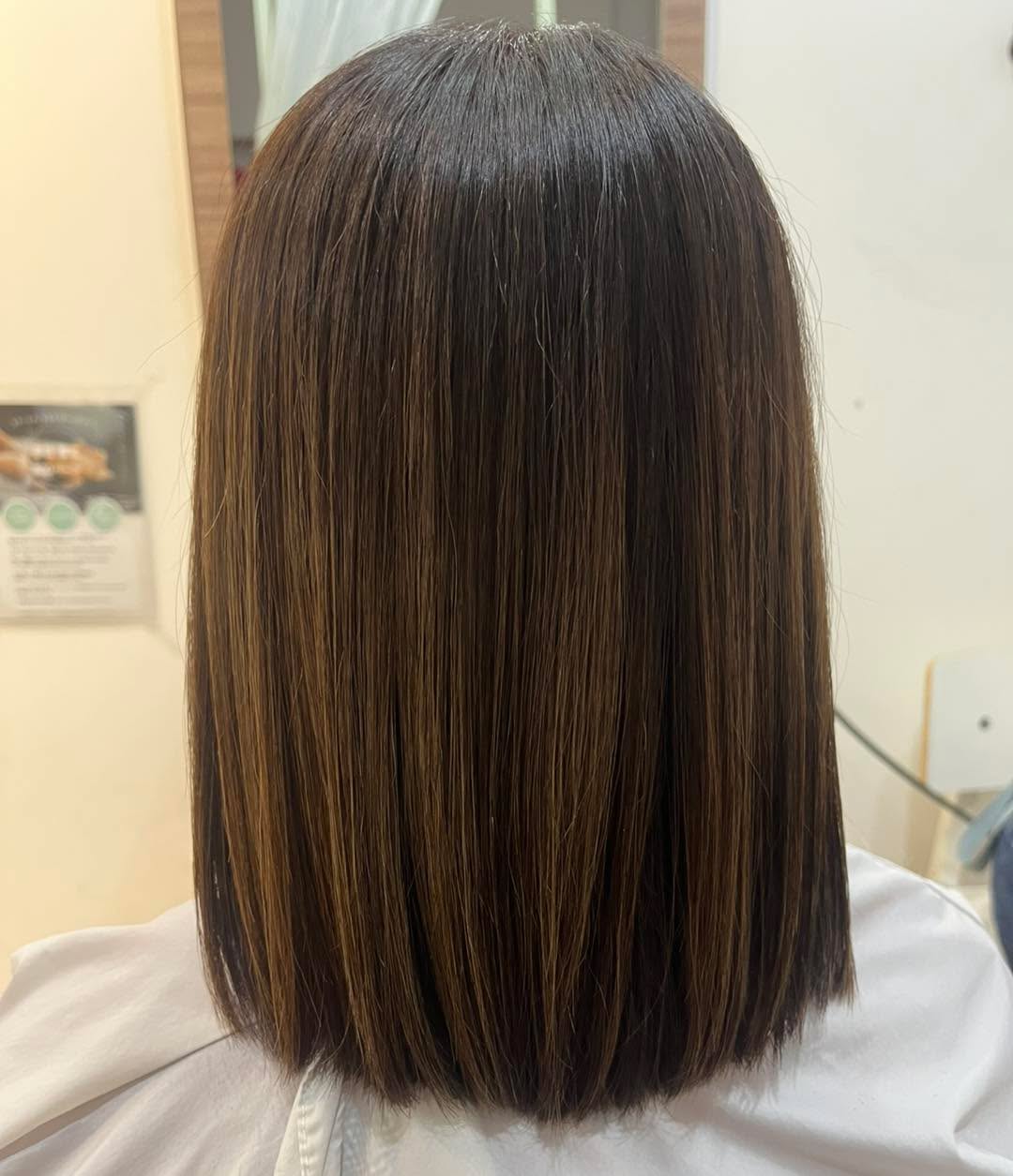 まとめられる長さで極力短くおろしてもいい感じのスタイル︎
いちばん多いオーダーなんですよね
50代60代の大人ボブ&白髪染  #haircut #symmetry #ボブ
#シンメトリー #ちゃんときる #白髪染め
Sukhumvit 39 マノモール内2F(入口に世界の山ちゃん　さんがあるモール)
️駐車場有ります。
0855566221
LINE 
　@を頭につけてrossa_hair
@rossa_hair  営業時間
 9:00-18:00(最終カット受付)
定休日　毎週水曜  #rossahair #ロッサヘアー #バンコク美容室 #プロンポン美容室 #バンコク #プロンポン #ヘアサロン #日経美容室 #美容室 #美容師 #バンコク駐在 #バンコク駐在生活