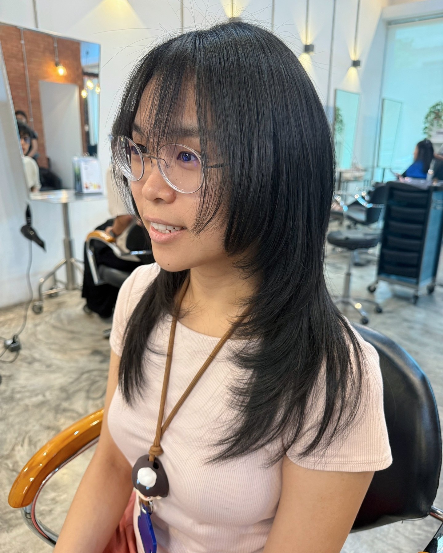 Layerhaircut ตัดผมทรงเลเยอร์สุดชิคที่กำลังมาแรงในตอนนี้! ทรงนี้จะทำให้คุณดูมีสไตล์มากยิ่งขึ้น ด้วยการไล่ระดับความยาวที่ช่วยเพิ่มมิติให้กับผมของคุณ มอบความพลิ้วไหวอย่างเป็นธรรมชาติ  #LayerHaircut
#ทรงผมเลเยอร์
#ผมเป๊ะ
#ทรงผมสุดชิค