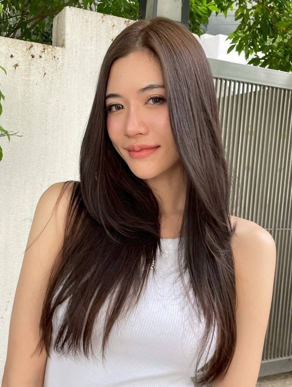 Style : Long  Color :  Mocha Mousse.  ️ : เทรนด์สีผมที่กำลังมาแรงที่สุดแห่งปี! กับสีMocha mousse สีน้ำตาลที่เหมาะกับทุกโทนสีผิวและสามารถปรับให้เข้ากับบุคลิกของแต่ละคนได้ แถมยังช่วยขับสีผิวให้ดูสว่างและเพิ่มความหรูหรา คลาสสิก และดูแพงให้กับลุคโดยรวมอีกด้วยค่ะ  : ทางร้านมีผลิตภัณฑ์ดูแลเส้นผมให้ทุกขั้นตอนขณะการทำเคมีเสมอ สามารถเข้ามาปรึกษากับเราได้นะคะ  Stylist :   AIRY @airy_bellotonagami  FB :  BELL Otonagami  salon  Tel :      020003001
LINE :   @skk6845h
Business hours :   9AM〜9PM  Please feel free to contact us/お気軽にお問合せください️  #Bellotonagamisalon #ร้านทำผมญี่ปุ่น #ร้านทำสีผมไม่เสีย #ออกแบบทรงผม #สีผมสุดฮิต  #สีผมสวยๆ #ผมสวย #ตัดผม #สีผมสไตล์ญี่ปุ่น #ทรงผมสวยๆ #ช่างญี่ปุ่น #ร้านทำผมญี่ปุ่น #バンコク美容室 #バンコク駐在 #バンコク在住 #pantone2025