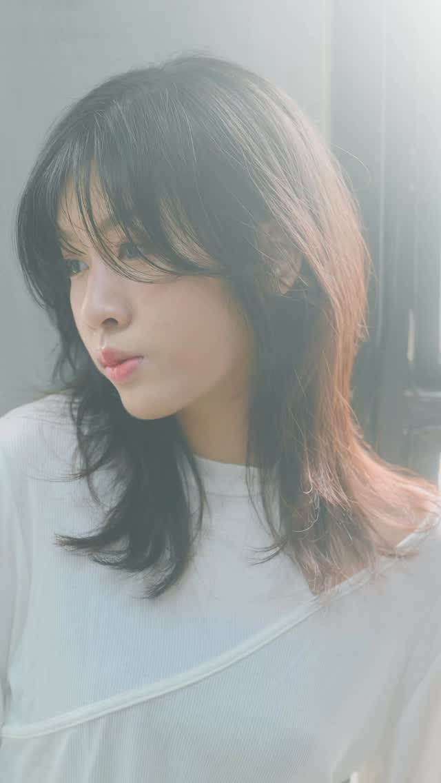 The make-up for the makeover project is handled by an art director.
Add a little color to your everyday makeup.  Products used.  Eyeshadow / @addictionbeauty_official 【013 Miss You More】  Brush / @blanche_etoile 【MA KISSMILE / 05 OFFICE ROSE】  Face Powder / @makeupforever 【HD Skin Loose Powder】  Lipstick / @narsissist 【Power Matte Lipstick 133
TOO HOT TO HOLD Maple Red】