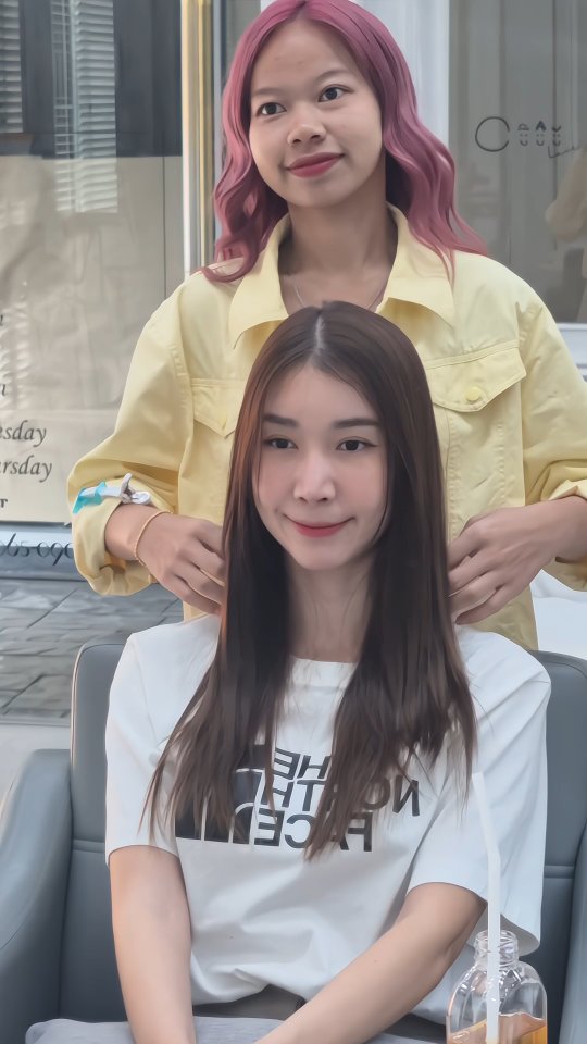 Cuu’s Hair สวัสดีค่า เดือนนี้ยังมีคิวว่างอยู่หลายวันนะคะ สามารถทักไลน์เพื่อทำการจองได้เลยค่าา‍♀️‍♀️  Color Esthetic
7300 บาท → 5600 บาท
ตัด ,ทำสี(ได้ทุกความสั้นและความยาว),ให้คำปรึกษา, ดีท็อกซ์หนังศีรษะ,สระผม, แชมพู ,ทรีทเม้นท์, เซ็ท, เป่า,การรับประกัน (ฟรี) ปรึกษาทางไลน์ (ฟรี) + ตัดหน้าม้าหลังทำ 3 สัปดาห์  ระยะเวลาที่ใช้ : ประมาณ 3 ชั่วโมง 
หากคุณลูกค้าไม่ต้องการตัดผมจะมีส่วนลด 700 บาทค่ะ  โปรโมชั่นHair Esthetic
Treatment Esthetic 4900THB → 4300THB
Color Esthetic 7300 บาท → 5600 บาท(ราคานี้ไม่รวมฟอก) 
Perm Esthetic 8400 บาท → 6900 บาท
Straight  Esthetic 10500 บาท → 7400 บาท  IG:cuushair
Facebook:Cuu’s hair
HP: https://cuushair.com
TEL:02-065-0909  #bangkok #thonglor #bangkokhairsalon #ผม #เกาหลี #ญี่ปุ่น #ม้วนผม #ร้านเสริมสวย #ดัดผม #เสริมสวย #ทรงผม #สไตล์เกาหลี #สไตล์ญี่ปุ่น #hairesthetic #organic #バンコク美容師