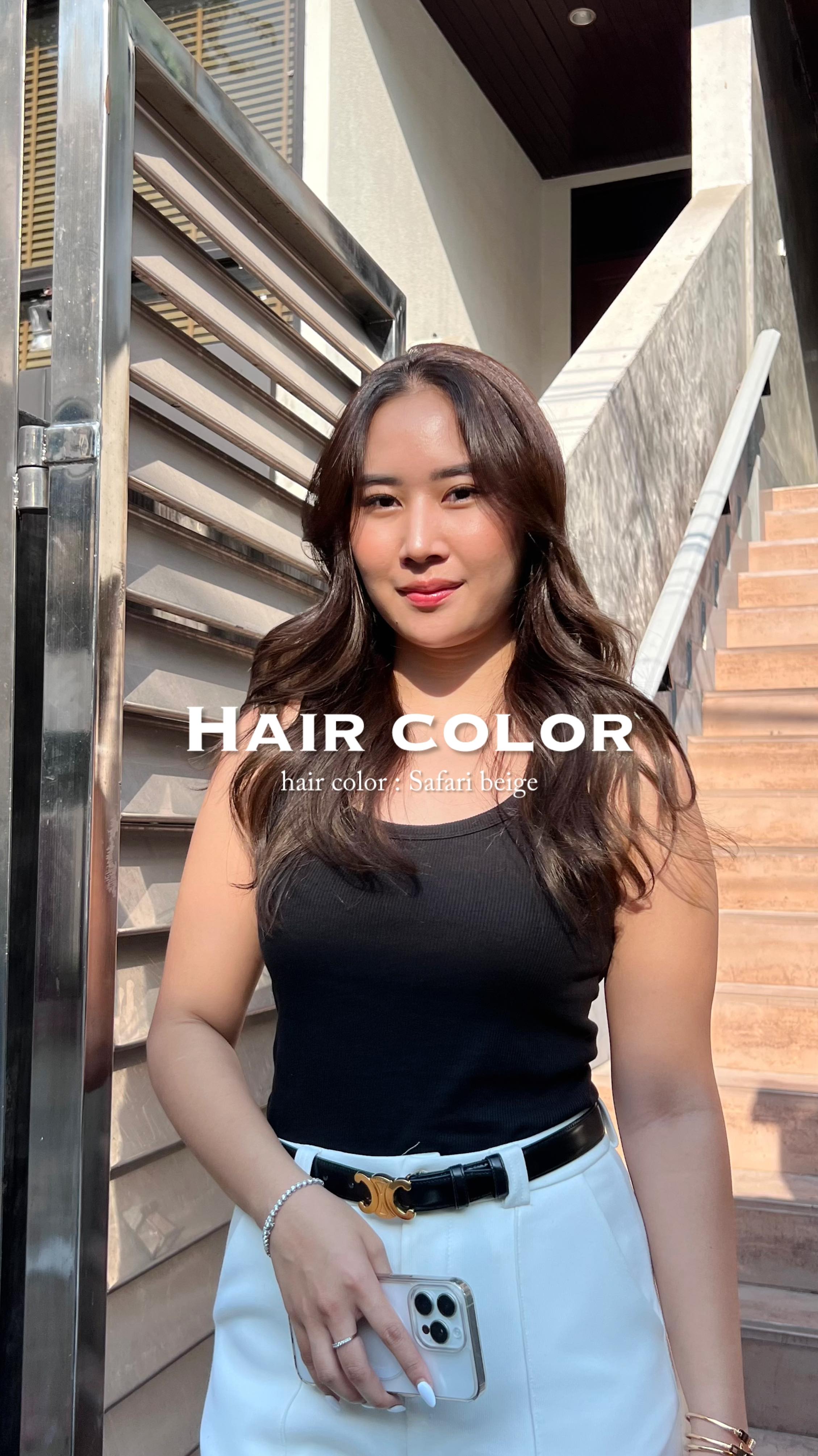 Style : Long x Lowlights  Color :  Safari Beige. 🪶  : ถ้าชอบผมโทนธรรมชาติ ดูสุภาพแต่ยังมีความเก๋ สี safari beige คือคำตอบค่ะ🤎  โทนนี้จะให้ลุคอบอุ่น นุ่มนวล ดูแพงแต่ไม่เวอร์ ทำให้หน้าสว่างขึ้น และเข้ากับทุกโทนผิว ไม่ว่าจะผิวขาว ผิวสองสี หรือผิวแทนก็เอาอยู่  🗣️ เหมาะกับคนที่อยากได้ผมโทนสุภาพสำหรับทำงาน/เรียน แต่ก็ยังดูแฟชั่นเบา ๆ ใครเห็นก็ต้องทักว่าสีผมดูดีมาก  ทริค: ถ้าอยากให้ผมดูมิติชัดขึ้น แนะนำทำ Highlights /Lowlights เล็กๆ บนพื้นสี Safari beige จะยิ่งดูละมุนและแพงมากกว่าเดิม!  Stylist :   AIRY @airy_bellotonagami  FB :  BELL Otonagami  salon  Tel :      020003001
LINE :   @skk6845h
Business hours :   9AM〜9PM  Please feel free to contact us/お気軽にお問合せください️  #Bellotonagamisalon #ร้านทำผมญี่ปุ่น #ร้านทำสีผมไม่เสีย #ออกแบบทรงผม #สีผมสุดฮิต  #สีผมสวยๆ #ผมสวย #ตัดผม #สีผมสไตล์ญี่ปุ่น #ทรงผมสวยๆ #ช่างญี่ปุ่น #ร้านทำผมญี่ปุ่น #バンコク美容室 #バンコク駐在 #バンコク在住