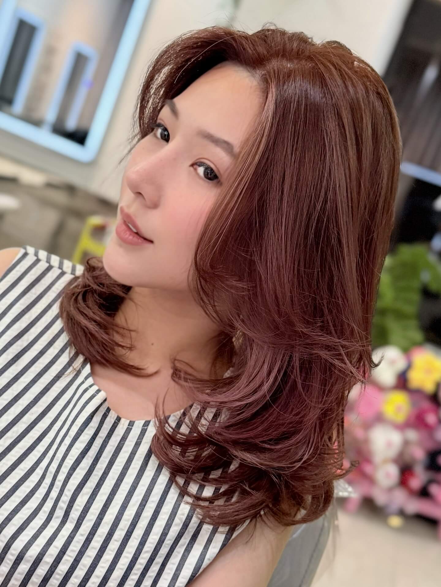 ทำงานก็สุภาพ แต่ยังดูอินเทรนด์สุด ๆ 
ผมสีน้ำตาลชมพู พร้อมไฮไลท์ซ่อน ๆ เพิ่มความน่ารักแบบผู้ใหญ่♡

•Layer volume cut
•Baby High light 
•Pink brown

Akiendo ไม่ได้แค่ถูกเลือกเพราะราคา… แต่เพราะคุณค่าในทุกบริการ

 ทำสีทุกครั้งมีการวิเคราะห์สีที่เหมาะกับบุคคล
 กระบวนการดูแลแบบนานาชาติ ครบทุกขั้นตอน
 ค่าผมยาวแจ้งชัดเจน ไม่มีบวกเพิ่มภายหลัง

ไม่ใช่แค่ทำสี แต่คือการเปลี่ยนลุคที่เหมาะกับตัวคุณที่สุด

Akiendo is chosen not just for the price, but for the value.

 All coloring services include personalized consultation
 International -standard care & process are part of every service
 Transparent pricing with clear long-hair charges – no surprises

More than a color — it’s a look that truly suits you.

-
Metoropolis suite by Hilton ,soi Phrom si1,Sukhumvit39
จองคิวหรือสอบถามได้ที่เบอร์ tel:020048180
Line@: aki-endo
เวลาทำการ: 10:00AM – 8:00PM (หยุดทุกวันอังคาร Tueday closed)

#AKIENDO #bangkokhairsalon #Saloninbangkok #JapaneseHairStyle #PersonalColor #Highlight #Haircut #Balayage #ไฮไลท์ #ตัดผม #สีผม #バンコクヘアサロン #パーソナルカラー #Thebesthairsaloninbangkok
#haircolor #layercut #personalhaircolor #seemlesshighlights #koreahairstyle