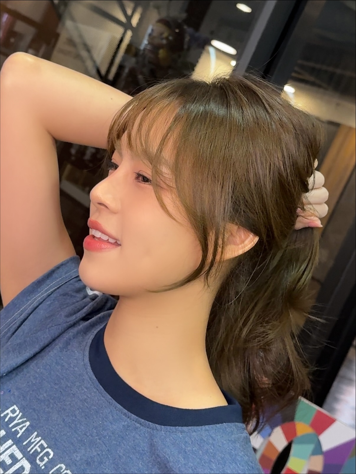 คัตผมที่ช่วยให้กรอบหน้าคมและดูหน้าเรียวขึ้น ️
สวยได้ทั้งมัดและปล่อย ผมช่วยเสริมโครงหน้าให้เด่นอย่างเป็นธรรมชาติ  ️ ชั้นเลเยอร์รอบกรอบหน้า ช่วยบาลานซ์รูปหน้า
️ คอโปร่ง หน้าดูเล็กขึ้น
️ เหมาะทั้งออฟฟิศและมหาลัย — ลุคคลีนแบบนางเอก  อยากมั่นใจเวลาถ่ายรูป横หันหน้า
ทัก DM มาปรึกษาได้เลยค่ะ
“Face-Lifting Layer Cut for a Beautiful Jawline.” ️
A design that makes your side profile look clean, soft, and feminine.  ️ Face-framing layers that enhance the jawline
️ A natural curve that elongates the neck and refines the silhouette
️ Office or campus friendly — a heroine look you can wear every day  You don’t need drastic changes.
Just a few strategic layers can transform your entire impression.
A cut that fits your bone structure is the real glow-up.  If you want a confident side profile, send us a DM.
We’ll design a look that flatters your jawline.  -
Metoropolis suite by Hilton ,soi Phrom si1,Sukhumvit39
จองคิวหรือสอบถามได้ที่เบอร์ tel:020048180
Line@: aki-endo
เวลาทำการ: 10:00AM – 8:00PM (หยุดทุกวันอังคาร Tueday closed)  #AKIENDO #bangkokhairsalon #Saloninbangkok #JapaneseHairStyle #PersonalColor #Highlight #Haircut #Balayage #ไฮไลท์ #ตัดผม #สีผม #バンコクヘアサロン #パーソナルカラー #Thebesthairsaloninbangkok
#haircolor #layercut #personalhaircolor #seemlesshighlights #koreahairstyle
