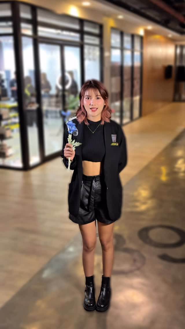 ‍♀️ คำว่า “ศัลยกรรมด้วยกรรไกร” ไม่ใช่แค่สโลแกน
แต่เป็นความจริงที่การตัดผมสามารถเปลี่ยนภาพลักษณ์ได้  ตัดผมให้ Jawline ดูคมชัด
 ทรงผมที่ทำให้ สันจมูกดูโด่งขึ้น
 หน้าม้าที่ช่วยให้ ดวงตาดูโตและสดใส  Akiendo ไม่ได้แค่ตามเทรนด์ แต่เลือกดีไซน์ที่ เข้ากับคุณจริง ๆ
เพื่อความสวยที่เป็นธรรมชาติ และดึงเสน่ห์เฉพาะตัวออกมา  ทุกครั้งที่มองกระจก จะรู้สึกว่า “นี่แหละ ใช่ที่สุด”  จองคิวผ่าน LINE หรือ Instagram ได้เลย  ⸻  #ตัดผมศัลยกรรม #JawlineCut #ตัดผมหน้าเรียว #BangkokHairSalon #ร้านทำผมญี่ปุ่นกรุงเทพ #AkiendoBangkok #PlasticSurgeryHaircut