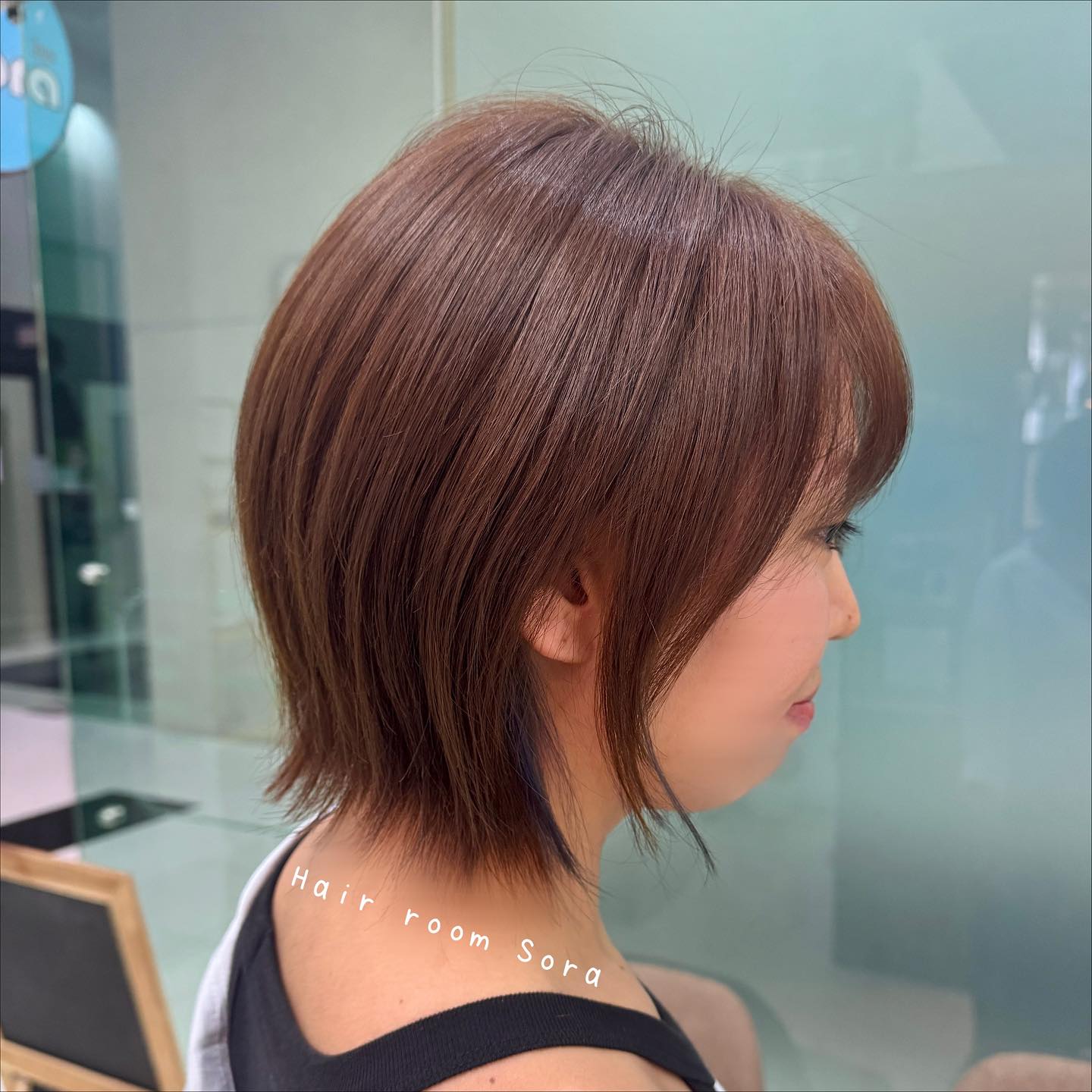 🤎 Sapphire Pink Brown × Bob Hair 🤎  Glossy hair color and easy to style Bob.  …………………………
ร้าน Hair Room Sora 299/7 ชั้น1, Sukhumvit Living Town, ซอยสุขุมวิท21(อโศก)
️ 02-169-1622
 Line : @575zzlqc (มี @)
️** บัตรเครดิตขั้นต่ำ 2000 บาท **
#Hairroomsora #Hairroomsorabangkok #🤖 #Hairstyle #sukhumvit21 #Japanesesalon #DigitalPerm #バンコク美容院 #ヘアールームソラ #head spa bangkok #fashioncolor #ร้านซาลอนญี่ปุ่น #ซาลอน #ทำผมรับปริญญา #ทำผมออกงาน #รับทำผม #ดัดดิจิตอล #ยืดผม #ย้อมผม #Repost