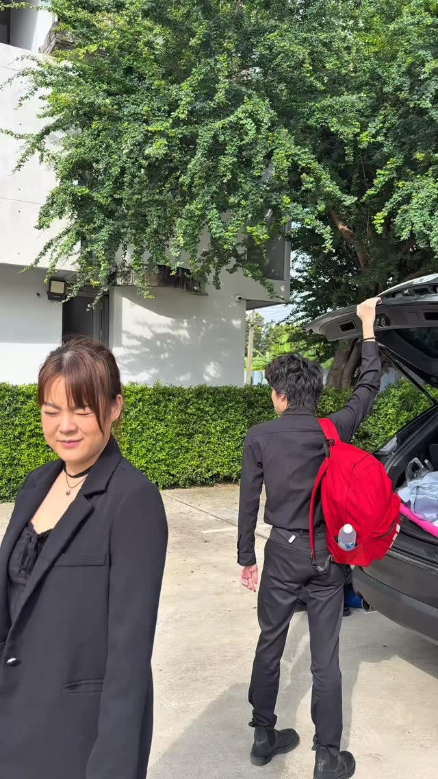 Quiet Luxury × Personal Story 2026
ความงามที่ “มีที่มา มีเรื่องราว และมีเอกลักษณ์เฉพาะตัว”  ปี 2026 — เทรนด์ไม่ได้มีไว้ให้วิ่งตาม
แต่มีไว้ให้ “อ่านให้ออก และเลือกให้เหมาะกับตัวเรา”  คีย์เวิร์ดของปีนี้คือ
Craft / Heritage / Storytelling / Personal Color
เราผสมผสาน เทรนด์ระดับโลก กับ เสน่ห์ของแต่ละบุคคล
จนเกิดเป็นลุคที่ สวยแบบมีความหมาย ไม่ซ้ำใคร  วิดีโอนี้คืออีกมุมหนึ่งจากโปรเจกต์
AKIENDO 2026 Trend Shooting
และมี Final Look ให้ชมตอนท้ายเช่นเคย  #Akiendo #QuietLuxury #PersonalStory #BehindTheScene #HairTrend2026  –– TEAM ––
Hair Styling
AKIENDO Team
• Aiya
• May
• Mind
• Nat  Model
Spring : @bbrownpnd
Summer : @aomdarunphat
Autumn : @smild_winkwink
Winter : @poppypakaorn  Camera : @iiam.o
Make up : @namfonmua
Studio : @sydnystudio