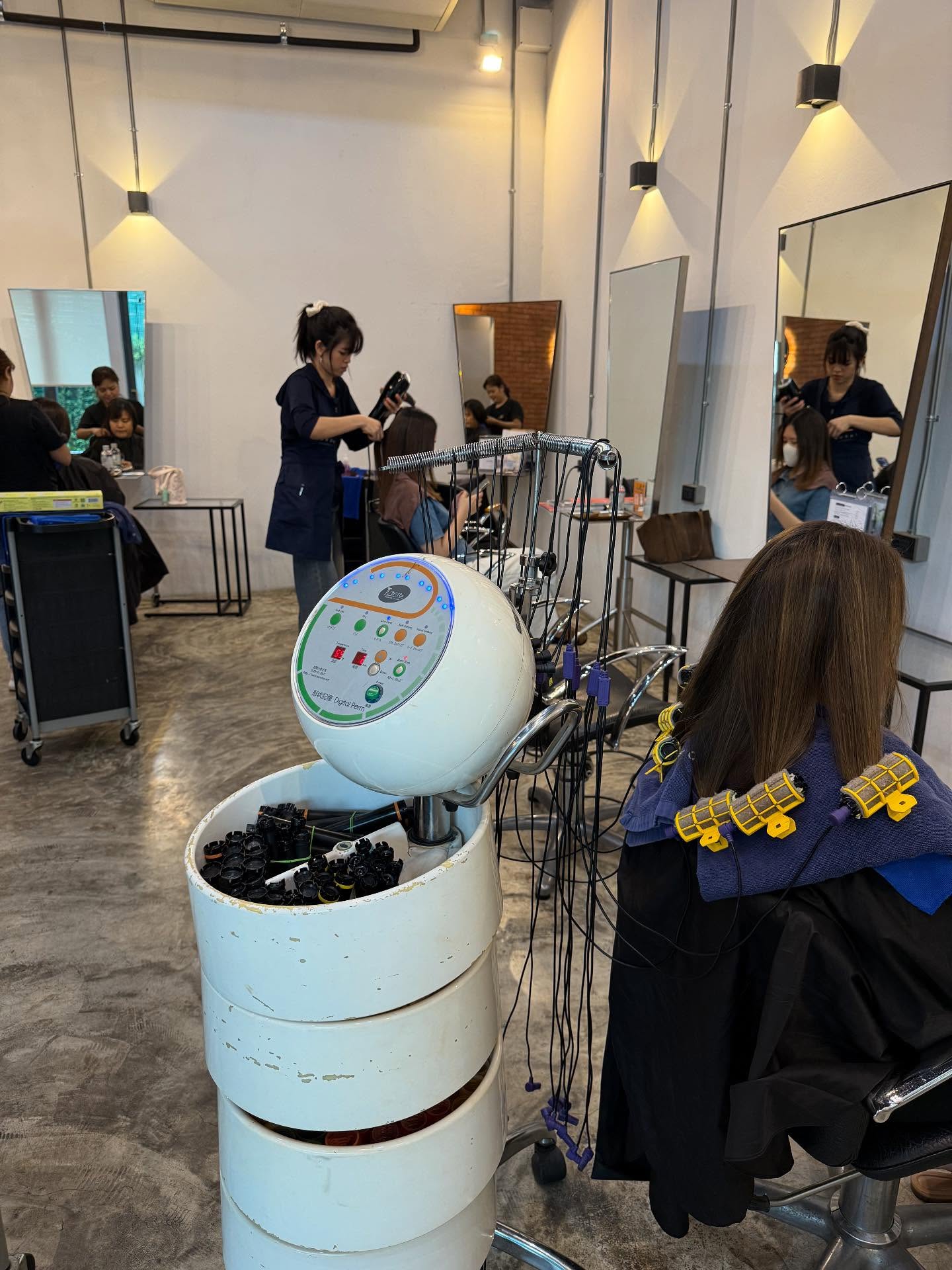 Starting the week with positive vibes and lovely clients who trust us with their hair  #HairAtelierADOR 
#ร้านทำผม #ร้านทำผมทองหล่อ
#ร้านทำผมสไตล์ญี่ปุ่น
#バンコク美容室
#バンコクヘアサロン
#バンコクスクンビット
#ヘアスタイル
