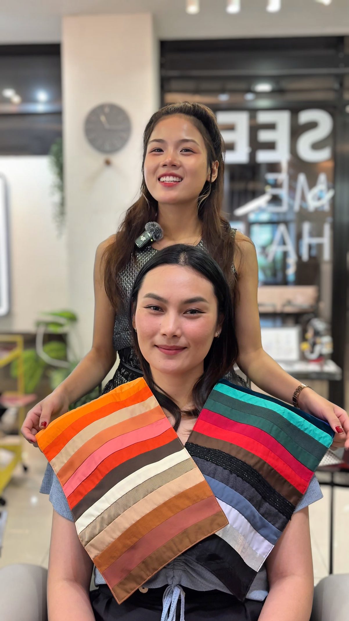“มาหาโทนที่ใช่ของตัวเองกันเถอะ!” 
แค่เลือกสีให้ตรงกับผิว — ผม/เมคอัพ/ลุคก็ดูดีขึ้นแบบชัดเจน  ︎ รู้เลยว่าสีผมไหนเหมาะ
︎ แนะนำทรงผมให้เข้ากับคาแรกเตอร์
︎ ดูดีขึ้นทุกวันแบบเป็นธรรมชาติ  รู้จักโทนตัวเอง = อัปเกรดลุคได้ง่ายมาก  “Find your best color with Personal Color!” 
The right shade can instantly elevate your hair, your vibe, and your confidence.  ︎ Discover your perfect hair color
︎ Get hairstyle suggestions that match your personality
︎ Look great effortlessly, every day  When you know your color, everything gets easier — and prettier.
DM us anytime  Metoropolis suite by Hilton ,soi Phrom si1,Sukhumvit39
จองคิวหรือสอบถามได้ที่เบอร์ tel:020048180
Line@: aki-endo
เวลาทำการ: 10:00AM – 8:00PM (หยุดทุกวันอังคาร Tueday closed)  #AKIENDO #bangkokhairsalon #Saloninbangkok #JapaneseHairStyle #PersonalColor #Highlight #Haircut #Balayage #ไฮไลท์ #ตัดผม #สีผม #バンコクヘアサロン #パーソナルカラー #Thebesthairsaloninbangkok
#haircolor #layercut #personalhaircolor #seemlesshighlights #koreahairstyle