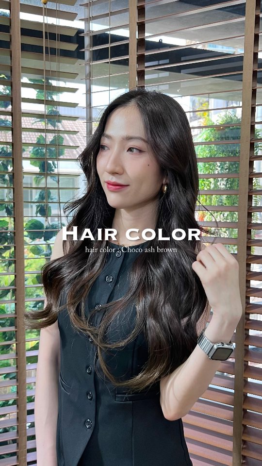 Style :    Long  Color :  Choco Ash Brown        สีผมโทนน้ำตาล จะช่วยขับผิวให้ดูสุขภาพดี และผมก็ดูสุขภาพดี แนะนำสำหรับคนที่ต้องการ ดูแลสภาพเส้นผมให้ดูสุขภาพดีตลอดเวลาค่ะ  Stylist :   GAME  @gamenoolek89  FB :  BELL Otonagami  salon  Tel :      020003001
LINE :   @skk6845h
Business hours :   9AM〜9PM  Please feel free to contact us/お気軽にお問合せください️  #Bellotonagamisalon #ร้านทำผมญี่ปุ่น #ร้านทำสีผมไม่เสีย #ออกแบบทรงผม #สีผมสุดฮิต  #สีผมสวยๆ #ผมสวย #ตัดผม #สีผมสไตล์ญี่ปุ่น #ทรงผมสวยๆ #ช่างญี่ปุ่น #ร้านทำผมญี่ปุ่น #バンコク美容室 #バンコク駐在 #バンコク在住