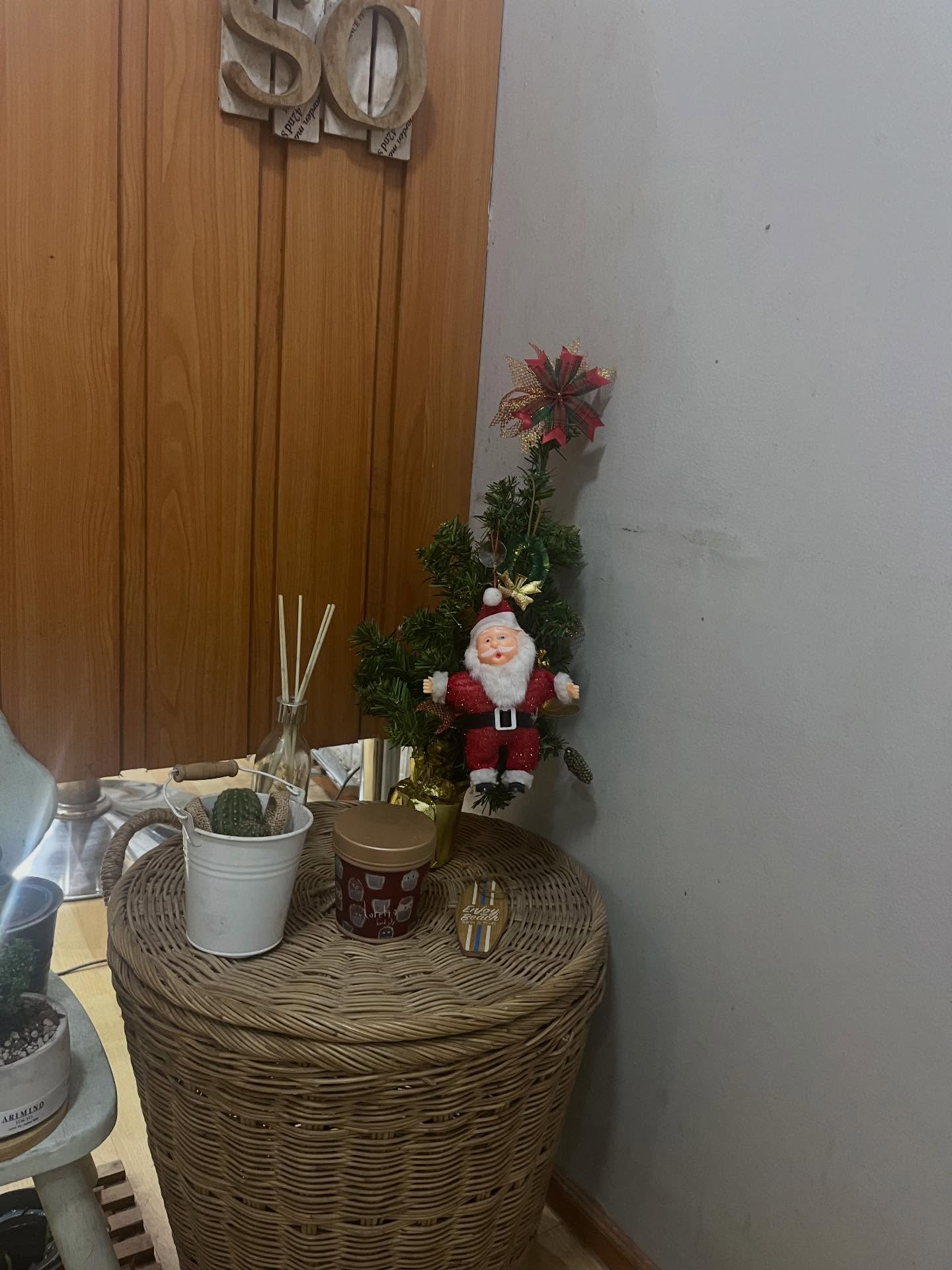 HAIR SALON SOです  12月になりましたー
もう今年もあと少しですね
前にもお知らせしましたが
12/31〜1/3まで
お休みさせていただきます  皆様、髪の毛キレイにして年越ししませんか？  お問い合わせ
TEL 065-530-3466
LINEhairsalonso  This is HAIR SALON SO.  It's already December!
The year is almost over.
As previously announced,
We will be closed from December 31st to January 3rd.  Would you like to ring in the New Year with beautiful hair?  For inquiries, please call:
TEL: 065-530-3466
LINE: hairsalonso  #タイ美容室 #バンコク美容室
#スクムビット24の美容室