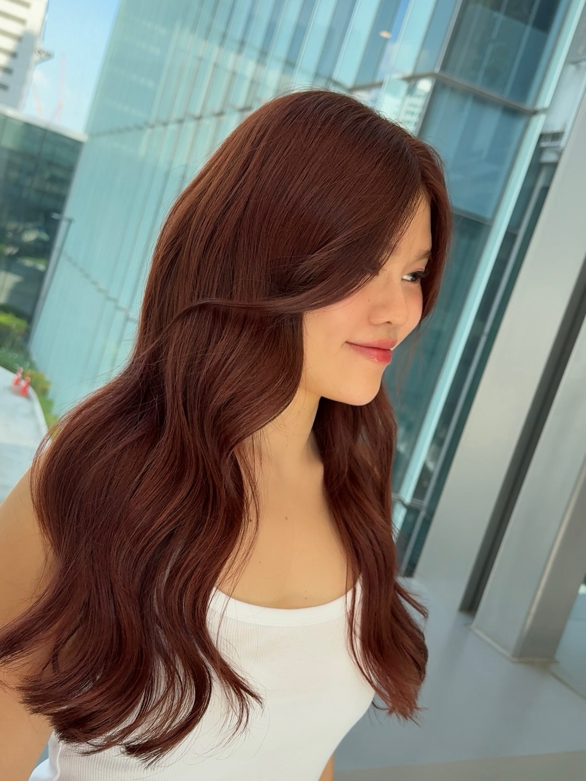 โทนสีที่เข้าได้กับทุกกลุ่ม Personal Color
เพียงปรับระดับความสว่าง ก็เข้ากับคุณได้อย่างเป็นธรรมชาติ คุมความสว่างให้เหมาะกับโทนผิว เพื่อดึงความใสและเงางาม
เลเยอร์ที่ไม่หนักเกินไป เพิ่มมิติและการเคลื่อนไหวของเส้นผม
ออกแบบกรอบหน้าให้สอดรับกับโครงหน้า สวยแม้ในมุมด้านข้าง ทั้งสีและทรง ไม่ต้องฝืน
เพราะสิ่งที่ Akiendo ให้ความสำคัญ คือผมที่เข้ากับชีวิตประจำวันของคุณอย่างเป็นธรรมชาติ A versatile color that works across all personal color categories
Easy to customize by adjusting brightness for a natural, flattering match. Brightness is tailored to your skin tone to enhance clarity and shine
Soft, balanced layers add movement without losing smoothness
Face-framing cuts are designed to follow bone structure—beautiful from every angle No forced trends. No overdesign.
At Akiendo, we create hair that blends effortlessly into your everyday life. Akiendo – Phrom Phong & Ari • Phrom Phong : Metropolis Suite by Hilton, Soi Phrom Si 1, Sukhumvit 39
• Ari : Vanit Village – Ari (NEW) TELPhrom phong branch: 02-004-8180 TELAri branch: 099-628-0016 LINE@: aki-endo
Open: 10:00–20:00 (หยุดทุกวันอังคาร Tueday closed) #Akiendo #personalcolor #bangkokhairsalon #AkiendoAri
#PersonalHairColor