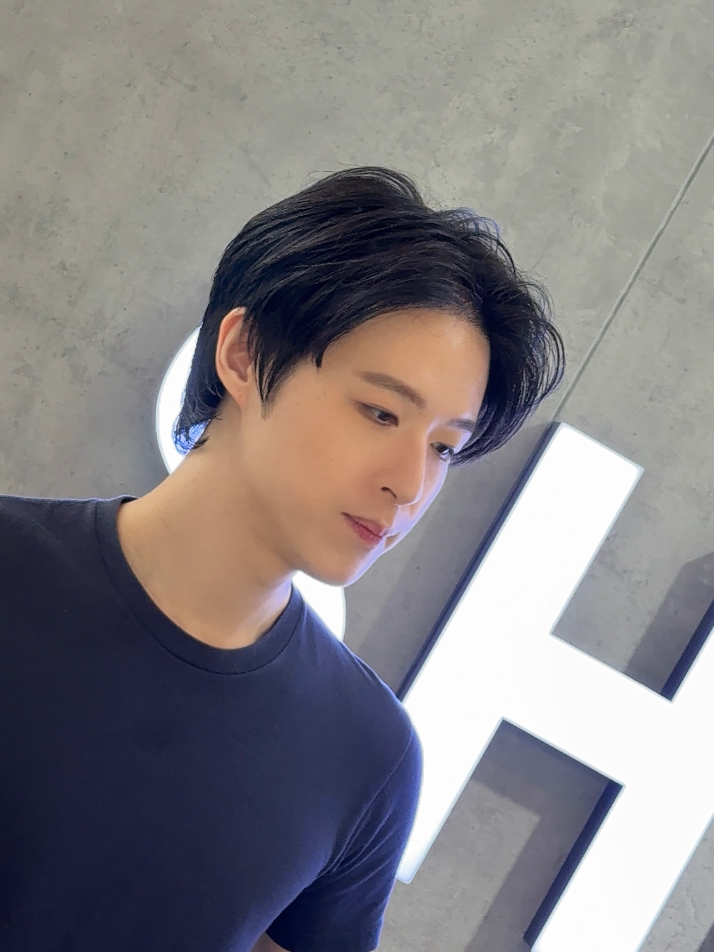 ทรงผู้ชายที่ออกแบบตามโครงหน้าและบาลานซ์ใบหน้า
ดูคม เท่ และเป็นธรรมชาติ  ไม่ใช่แค่ตามเทรนด์
แต่เลือกสิ่งที่เหมาะกับคุณจริงๆ  A clean men’s style designed for your face shape and balance.  Sharp, natural, and effortless —
not just trendy, but truly made for you.  Akiendo – Sukhumvit39 & Ari  • Sukhumvit39 : Metropolis Suite by Hilton, Soi Phrom Si 1, Sukhumvit 39
• Ari : Vanit Village – Ari (NEW)  TELSukhumvit39 branch: 02-004-8180  TELAri branch: 099-628-0016  LINE@: aki-endo
 Open: 10:00–20:00 (หยุดทุกวันอังคาร Tueday closed)  #Akiendo #personaldesign #bangkokhairsalon #AkiendoAri
#APDL