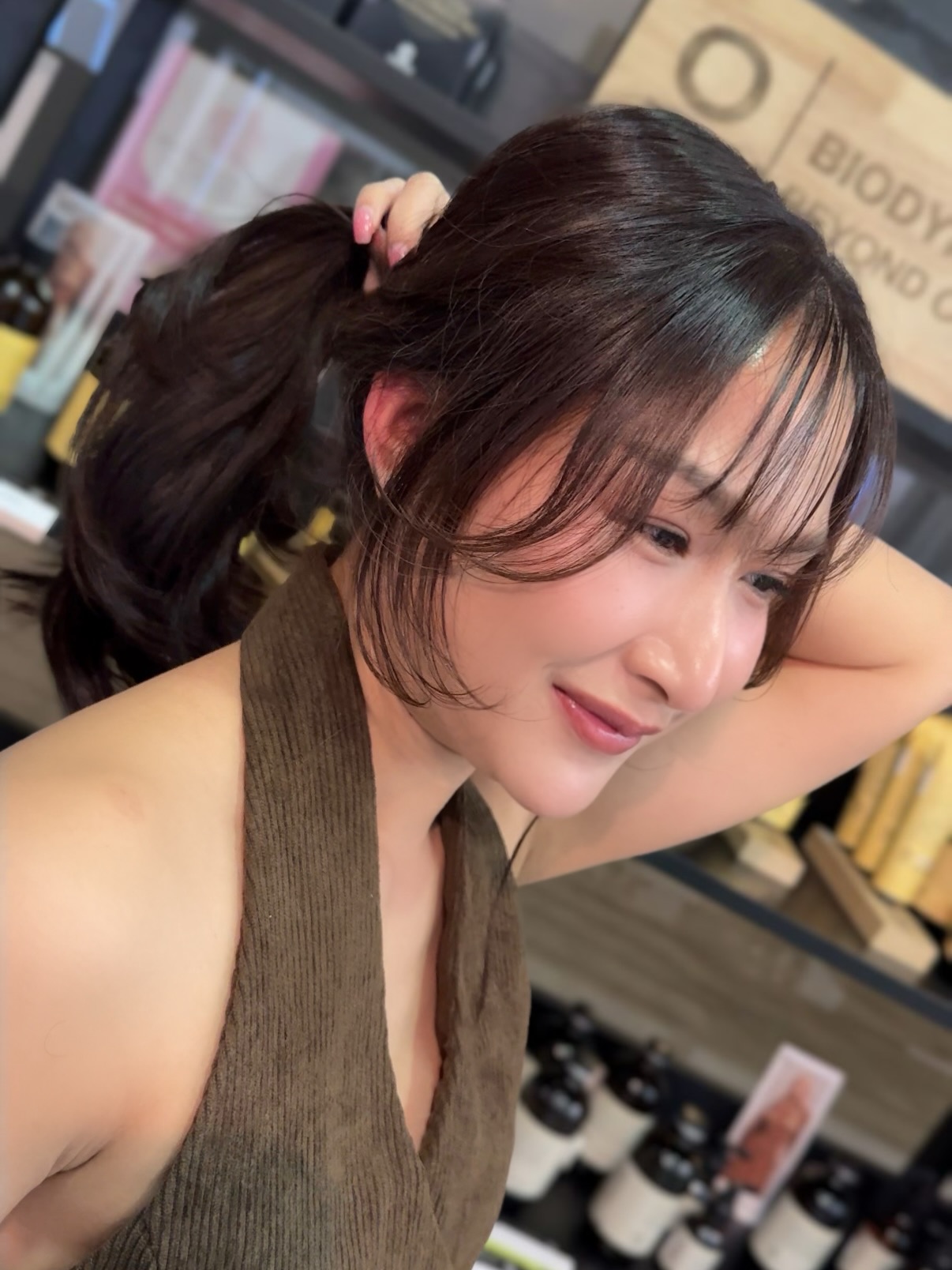 earring layer 
ออกแบบตาม Face Type ของแต่ละคน  ช่วยทำให้ดวงตาดูโตขึ้น 
สันจมูกดูสูงและคมขึ้น 
กรอบหน้าและแนวกรามดูสวยเรียวขึ้น  เพียงการตัดผม ก็เปลี่ยนภาพลักษณ์ได้เหมือนศัลยกรรม
นี่คือ “ทรงผมปรับโครงหน้า” สไตล์ Akiendo  Akiendo – Sukhumvit39 & Ari  • Sukhumvit39 : Metropolis Suite by Hilton, Soi Phrom Si 1, Sukhumvit 39
• Ari : Vanit Village – Ari (NEW)  TELSukhumvit39 branch: 02-004-8180  TELAri branch: 099-628-0016  LINE@: aki-endo
 Open: 10:00–20:00 (หยุดทุกวันอังคาร Tueday closed)  #Akiendo #personaldesign #bangkokhairsalon #AkiendoAri
#APDL