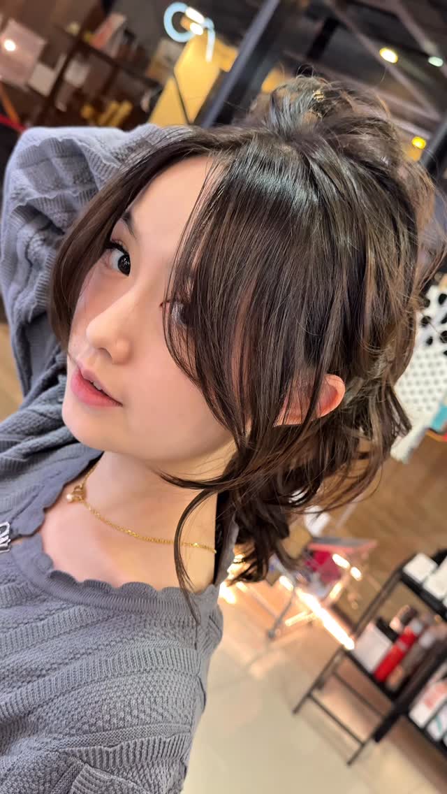 ไม่ต้องศัลยกรรม
ภาพลักษณ์ก็เปลี่ยนได้  ทรงผมระดับ “ศัลยกรรม”  ทำให้กรอบหน้าดูสวยขึ้น
 ช่วยให้สันจมูกดูสูงขึ้น
 ปรับสมดุลใบหน้าโดยรวม  สิ่งสำคัญไม่ใช่แค่ “การตัด”
แต่คือ
ตัดตรงไหน และเหลืออะไรไว้  เมื่อมีเหตุผลที่เหมาะกับคุณ
การมองกระจกก็สนุกขึ้น  ออกแบบทรงผมที่
ทำให้คุณมั่นใจในตัวเอง  — Akiendo  You don’t need surgery
to change your impression.  Surgery-level haircut  Defines the jawline
 Makes the nose appear higher
 Balances the face naturally  It’s not just about cutting hair.
It’s about
what to remove and what to keep.  When there’s a reason it suits you,
looking in the mirror feels good.  Hair design
that gives you confidence.  — Akiendo  Akiendo – Sukhumvit39 & Ari  • Sukhumvit39 : Metropolis Suite by Hilton, Soi Phrom Si 1, Sukhumvit 39
• Ari : Vanit Village – Ari (NEW)  TELSukhumvit39 branch: 02-004-8180  TELAri branch: 099-628-0016  LINE@: aki-endo
 Open: 10:00–20:00 (หยุดทุกวันอังคาร Tueday closed)  #Akiendo #personaldesign #bangkokhairsalon #AkiendoAri
#apdl