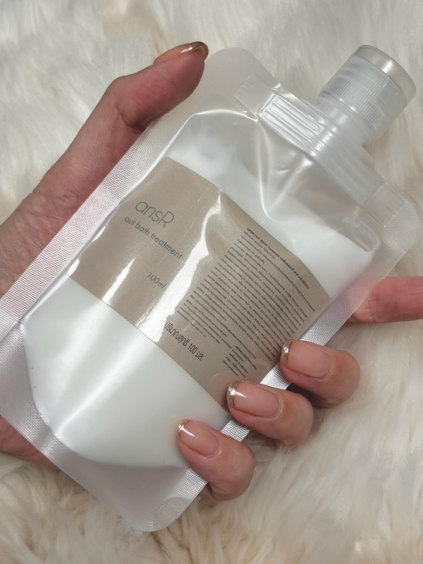 ♡  アウトバストリートメント  枝毛や切れ毛の予防になり、ハリ、コシ、ツヤを取り戻すレブリン酸、髪に艶と柔らかさを持たせ、損傷予防に効果的な加水分解コラーゲンを贅沢に配合🫧  ドライヤーやアイロンで熱を加えると驚くほどサラサラ艶髪に  สาวๆจะไม่ต้องกังวลกับปัญหาผมเสีย ขาด แห้ง ชี้ ฟู 
ansR มีตัวช่วยดีๆให้คุณ
Outbath Treatment สูตรออริจินัลจากญี่ปุ่น 
คืนความนุ่มสวย เป็นเงางาม ให้ผมของคุณ ️  สั่งซื้อผลิตภัณฑ์ได้ที่ Line : https://lin.ee/ipxhtUk