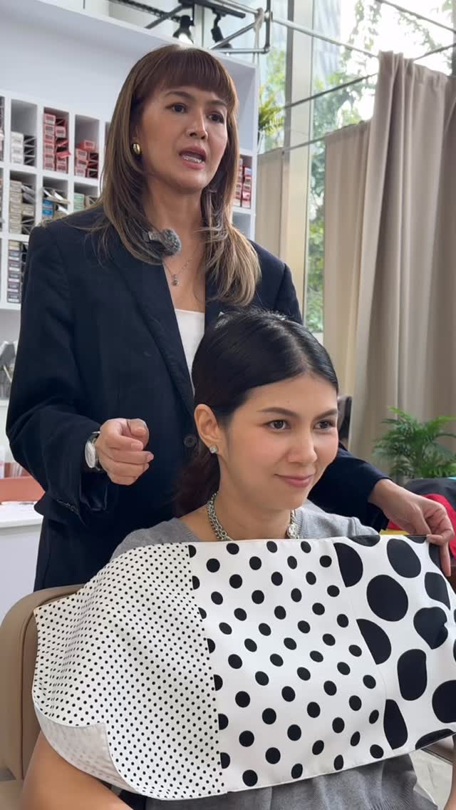 คุณเคยไหม…
เลือกรูปเรฟเฟอเรนซ์เอง
ให้ช่างทำสีและตัดเหมือนเป๊ะ
แต่สุดท้ายรู้สึกว่า
“ทำไมมันไม่เข้ากับเราเลย?”  ความจริงแล้วสาเหตุไม่ใช่ทรงผมไม่สวย
แต่เป็นเพราะแค่ตามเทรนด์
โดยไม่ได้ออกแบบให้เหมาะกับตัวคุณ  ที่ Akiendo เราไม่ได้แค่ทำตามภาพตัวอย่าง  เรานำ
 Face Type
 โครงหน้าและสัดส่วน
 โทนผิว
 บุคลิกและไลฟ์สไตล์  มารวมกันเพื่อออกแบบทรงผมที่ใช่สำหรับคุณจริงๆ  ไม่ใช่แค่ทรงที่กำลังฮิต
แต่คือทรงที่ดึงเสน่ห์ของคุณออกมา  สู่รูปแบบที่เป็นคุณ
ยุคใหม่ของการออกแบบเสน่ห์ได้เริ่มขึ้นแล้ว  — Akiendo —  Have you ever chosen a reference photo,
got the same haircut and color…
but somehow it just didn’t feel right?  You’re not alone.  The reason isn’t that the style looks bad —
it’s because trends were copied
without being designed for you.  At Akiendo, we don’t simply recreate looks.  We design your hair by combining:
 Face type
 Facial balance & structure
 Skin tone
 Personality & lifestyle  To create a style that truly suits you.  Not just what’s trending —
but what brings out your natural beauty.  Your style.
Designed for you.  Akiendo – Sukhumvit 39 & Ari  • Sukhumvit39 : Metropolis Suite by Hilton
• Ari : Vanit Village – Ari  TELSukhumvit39 branch: 02-004-8180  TELAri branch: 099-628-0016  LINE@: aki-endo
 Open: 10:00–20:00 (หยุดทุกวันอังคาร Tueday closed)  #Akiendo #personaldesign #bangkokhairsalon #AkiendoAri
#APDL
— Akiendo —