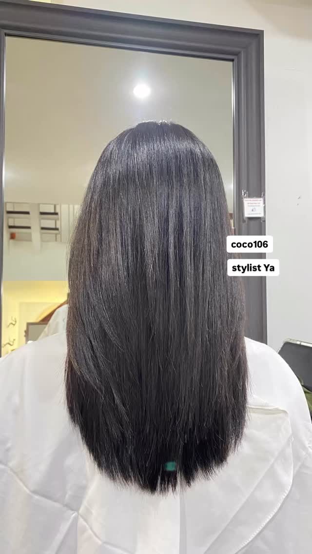 Long hair low layer 
Cut+hair straight +olaplex+ milbon treatment 
 ทำผมโดยช่างญา ช่างทำผมสไตล์ญี่ปุ่น 
️ Free parking available 
ร้านเปิดให้บริการ 9.00-18.30 
สำรองคิวได้ที่เบอร์
️02-662-7106
24hours web reservation
https://reservia.jp/reserve/menu/2c7018bae1?start_page=2&is_guest=1
LINE account
https://lin.ee/3Cm0Ksiac  #coco106 #106hair #digitalperm #coolperm #color hiligth milbon salon beauty treatment straight cut sodashower shothair longhair japan bangkok sukhumvit39 ร้านเสริมสวยในกรุง