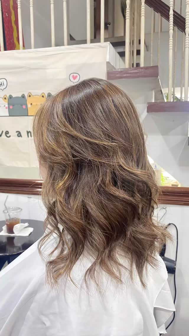 Medium hair  face leyer
Cut+color+soda shower +olaplex+milbon treatment 
 ทำผมโดยช่างญา ช่างทำผมสไตล์ญี่ปุ่น 
️ Free parking available 
ร้านเปิดให้บริการ 9.00-18.30 
สำรองคิวได้ที่เบอร์
️02-662-7106
24hours web reservation
https://reservia.jp/reserve/menu/2c7018bae1?start_page=2&is_guest=1
LINE account
https://lin.ee/3Cm0Ksiac  #coco106 #106hair #digitalperm #coolperm #color hiligth milbon salon beauty treatment straight cut sodashower shothair longhair japan bangkok sukhumvit39 ร้านเสริมสวยในกรุง