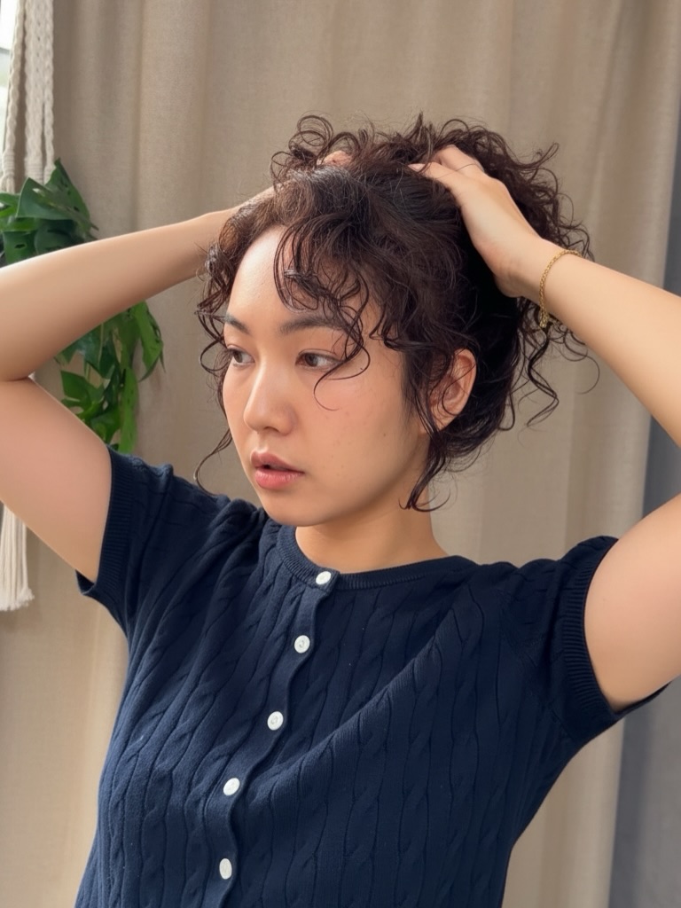 ลุคที่ดูเหมือนไม่ได้ตั้งใจ
แต่จริงๆ แล้วถูกออกแบบมาอย่างสมดุล  ลอนที่ไม่แรงเกินไป
วอลลุ่มที่ไม่ทำให้ดูหนัก
ดีไซน์กรอบหน้าแบบละเอียด ให้ความรู้สึกเป็นธรรมชาติ  ลุคที่ดูสบายๆ แต่ยังดูแพงและดูมีสไตล์
เพราะลอนถูกวางไว้ในตำแหน่งที่ “เหมาะกับคุณจริงๆ”  สัมผัสงานดีไซน์แบบ Craft Feel สไตล์ปี 2026
ที่ไม่ดูตั้งใจเกินไป แต่ดูมีรายละเอียด  เราไม่ได้ตามแค่เทรนด์
แต่เราสร้างเท็กซ์เจอร์ที่เหมาะกับคุณ  ไปสู่รูปแบบที่เป็นคุณ
เข้าสู่ยุคของการออกแบบเสน่ห์  Looks effortless.
But actually designed with precision balance.  Soft curls — never too strong.
Volume — without heaviness.
Face-framing details — subtle but intentional.  Relaxed, yet refined.
Because curls are placed where they truly suit you.  A 2026 craft-inspired texture design —
not overdone, but deeply detailed.  We don’t just follow trends.
We create textures that belong to you.  Move toward the shape that feels like you.
Welcome to the era of designing your attractiveness.  Akiendo – Sukhumvit 39 & Ari  • Sukhumvit39 : Metropolis Suite by Hilton
• Ari : Vanit Village – Ari  TELSukhumvit39 branch: 02-004-8180  TELAri branch: 099-628-0016  LINE@: aki-endo
 Open: 10:00–20:00 (หยุดทุกวันอังคาร Tueday closed)  #Akiendo #personaldesign #bangkokhairsalon #AkiendoAri
#APDL