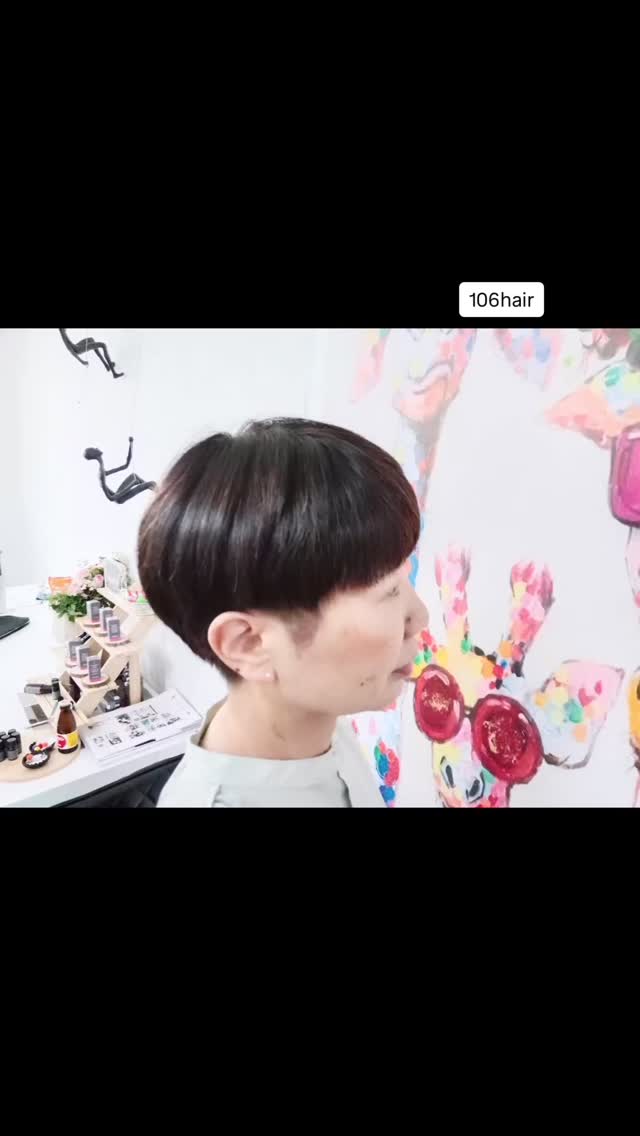 『かわいい似合わせフレンチバズ』  絶妙なシルエットで横顔まで綺麗に見せる、大人のショートスタイル  「自分に似合うショートがわからない」
「手入れを楽にしたいけれど、可愛さも忘れたくない」
そんな願いを叶えるのが、この『フレンチバズ』です。  骨格に合わせて細かく調整する「似合わせカット」で、どこから見ても美しく、柔らかな印象に仕上げます。日々のスタイリングも、オイルをなじませるだけで完成  ▼ ご予約・詳細はこちらから
プロフィールのリンク（ @106hair ）または下記URLより24時間受付中です。
https://cs.appnt.me/facebook/page_tab/1271?stand_alone=1  #フレンチバズ #似合わせカット #大人ショート #ショートボブ #106hair