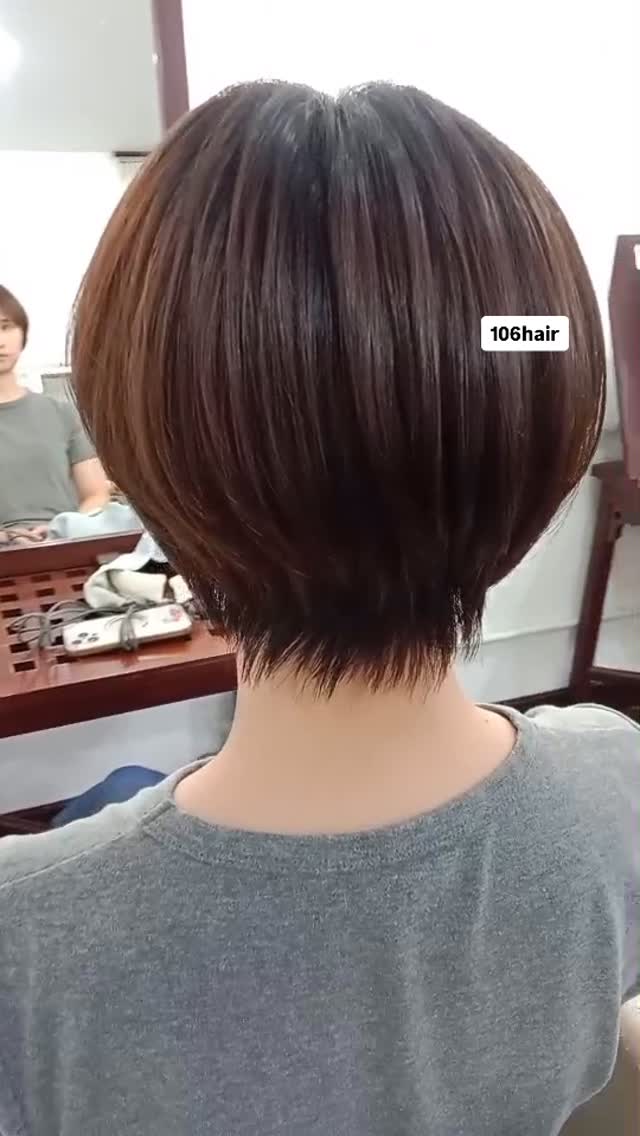 『可愛い似合わせ艶ショートボブ』 手ぐしで決まる、上質な「艶」を纏う大人のボブ。 「ショートにしたいけれど、子供っぽくなりたくない」
「髪のパサつきが気になって、まとまりが欲しい」 そんな大人女性の悩みに寄り添うのが、この『艶ショートボブ』です。
106hair独自のカット技法で、骨格に合わせてボリュームをコントロール。
どこから見てもシルエットが美しく、光を反射するような滑らかな質感を叶えます。 忙しい朝、鏡を見るのが楽しみになるような、
清楚で品のある「似合わせ」を体験してみませんか? ▼ ご予約・詳細はこちらから
プロフィールのリンク( @106hair )または下記URLより24時間受付中です。
https://cs.appnt.me/facebook/page_tab/1271?stand_alone=1 #艶ボブ #似合わせカット #大人ショートボブ #清楚ヘア #106Hair ヘアスタイル 艶髪 大人可愛いショート