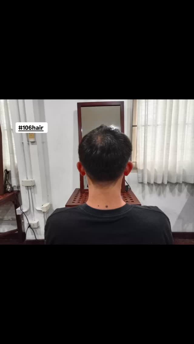 106 HAIR STUDIOです。
今日は土曜日。一週間の汗を流し、新しい自分に整える準備はできていますか? 今日ご紹介するのは、106 HAIR STUDIOです。
今日は土曜日。一週間の汗を流し、新しい自分に整える準備はできていますか? 今日ご紹介するのは、@yukifootballacademy のチャンプコーチ!️
そして、106hairの「白髪のおじさん」こと、私、社長も一緒です。 モデルさんは使いません。
これが私たちのリアルな日常であり、信頼の証です。 バンコクの暑さと戦う男たちへ贈る『爽やかベリーショート』。
・汗をかいても崩れない清潔感
・朝、10秒で決まる再現性
・誰からも好印象を持たれる「似合わせ」 【️週末予約のお知らせ】
土日の予約枠、残りわずかとなっております。
チャンプコーチのような「勝てるヘアスタイル」で、最高の週末をスタートしませんか? ▼ 24時間受付中。ご予約はこちら
https://cs.appnt.me/facebook/page_tab/1271?stand_alone=1 【保存推奨】短髪の「清潔感」を保つ黄金比
ベリーショートの美しさは【3週間のメンテナンス】で決まります。一ヶ月経つ前にハサミを入れる。それが「デキる男」の共通点です。 #バンコク美容室 #106hair #メンズカット #ベリーショート #yukifootballacademy