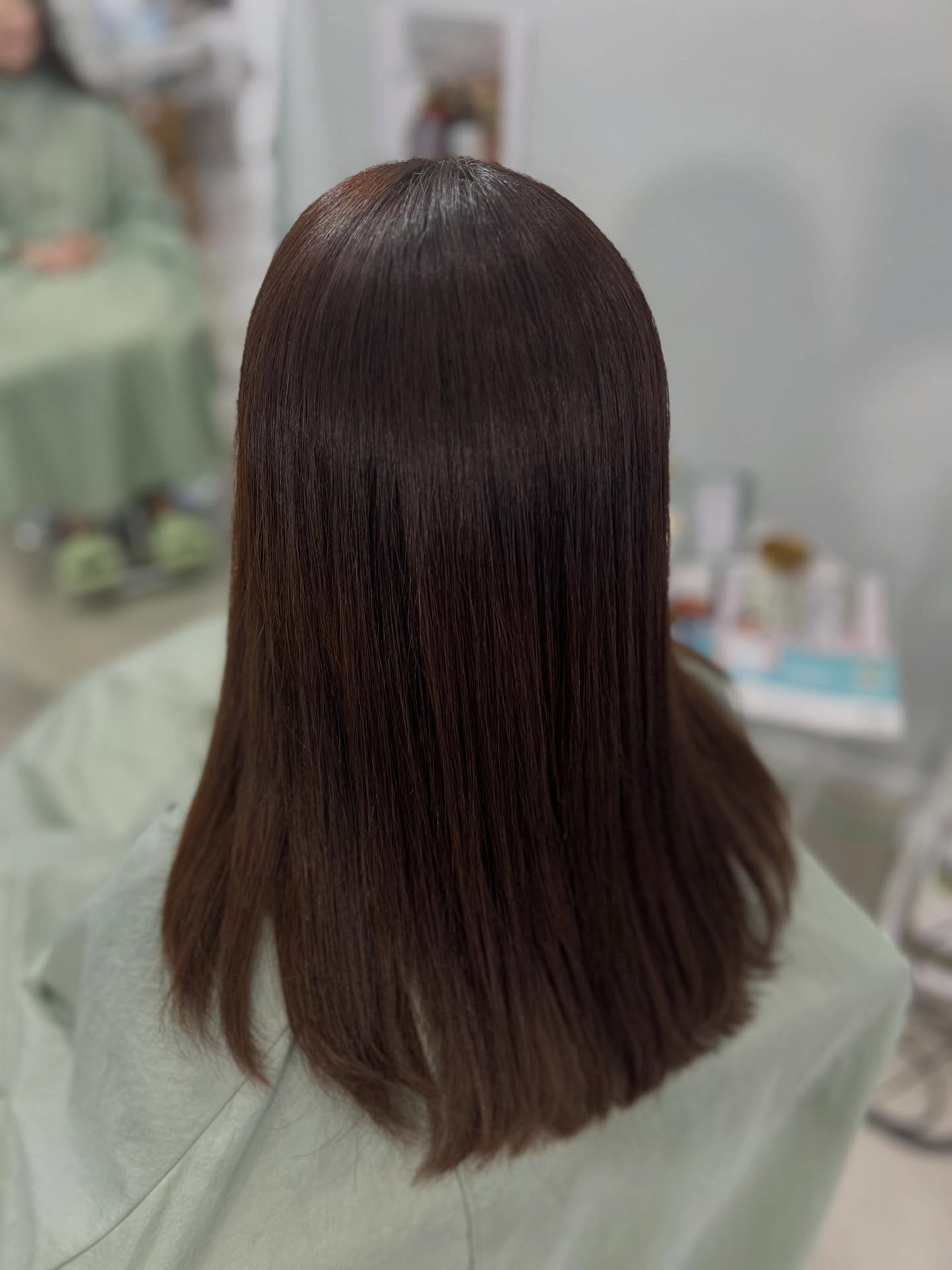 ♡  タイに来てから髪の調子が良くない…  ダメージによる広がり、うねりは　
KINUトリートメント、ストレートメニュー
をぜひお試しください♪  「日本にいる時より髪の毛が綺麗になった」
「毎日のスタイリングが楽になった♪」
「仕上がりがインスタの写真と同じで大満足❣️」  などととても嬉しいお言葉をいただいております️🫶  ご予約ご相談はLINE@よりお願いいたします  ♡