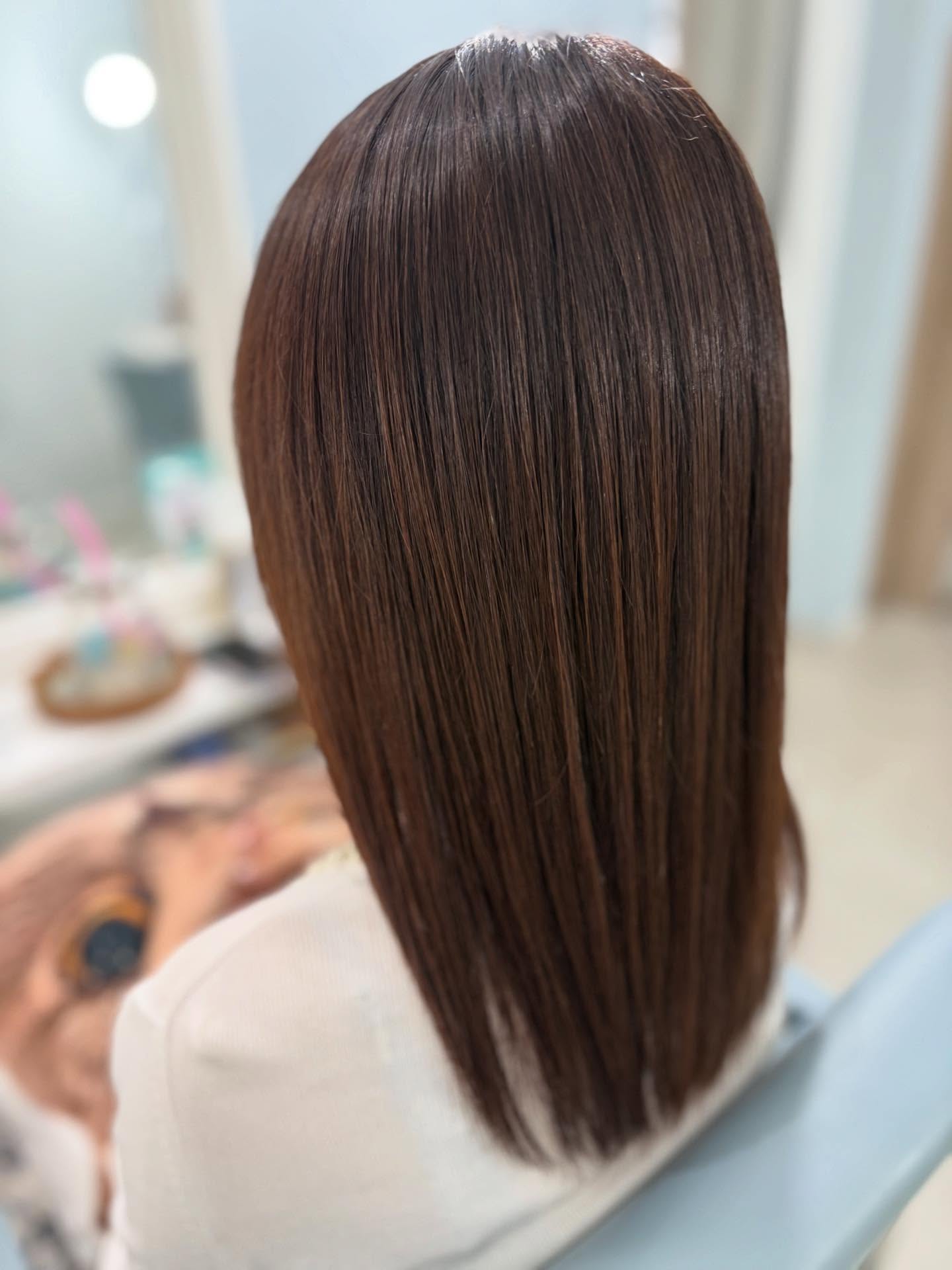 ♡ 毛先のパサパサ感、硬い質感を
KNUトリートメントでやわらかく潤いのある状態へ タイの紫外線や水質に負けないように
シャンプーやトリートメントにもこだわっております デリバリーも行っておりますので
お気軽にLINEまでお問い合わせくださいませ🧴🫧