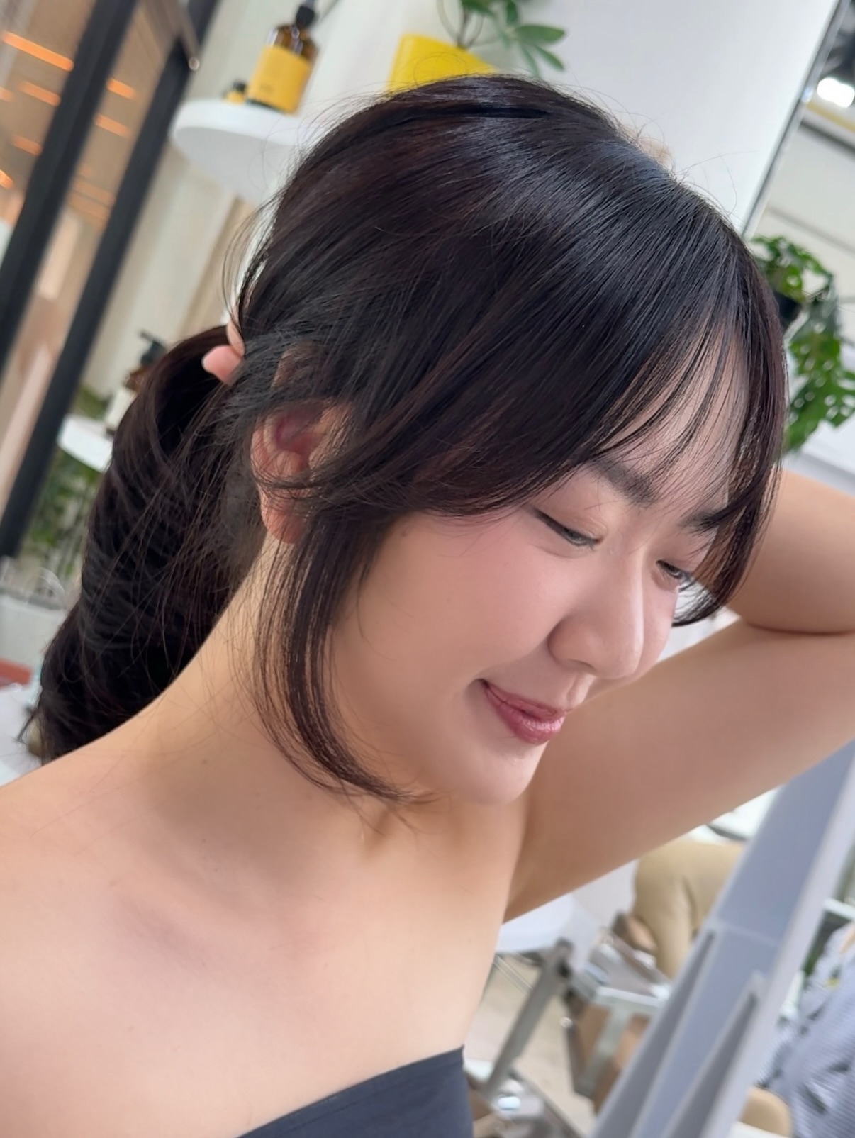 รวบผมก็สวย
ปล่อยผมก็ยังสวย  นี่ไม่ใช่เรื่องบังเอิญ  เพราะเราออกแบบ
หน้าม้า กรอบหน้า และไลน์ของทรงผม
จาก Face Type ของคุณ  ไม่ว่าจะรวบผมหรือปล่อยผม
สมดุลก็ยังคงอยู่  สวยในทุกมุมมอง
เพราะถูกออกแบบมาแล้ว  นี่คือ
“การตัดผมแบบศัลยกรรม” ของ Akiendo  Beautiful when tied,
beautiful when worn down.  It’s not a coincidence.  Because we design the bangs,
face framing, and overall lines
based on your face type.  Whether your hair is tied or down,
the balance stays intact.  Beauty from every angle—
by design.  This is Akiendo’s
“Surgery Haircut.”  Akiendo – Sukhumvit 39 & Ari  • Sukhumvit39 : Metropolis Suite by Hilton
• Ari : Vanit Village – Ari  TELSukhumvit39 branch: 02-004-8180  TELAri branch: 099-628-0016  LINE@: aki-endo
 Open: 10:00–20:00 (หยุดทุกวันอังคาร Tueday closed)  #Akiendo #personaldesign #bangkokhairsalon #AkiendoAri
#APDL