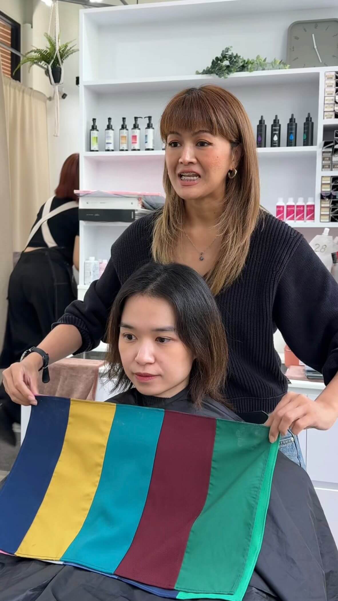 สีผมที่ใช่
ไม่ได้เลือกแบบเดา  เราดูจาก
โทนผิว
บุคลิกของใบหน้า
และความสมดุลโดยรวม  ด้วยการวิเคราะห์ Personal Color  เมื่อเลือกสีที่เหมาะจริง ๆ
ผิวจะดูสวยขึ้นโดยธรรมชาติ  Your style. By design.  The right color
is never chosen randomly.  We analyze
your skin tone,
facial impression,
and overall balance.  Through personal color analysis,
we discover the shades that truly suit you.  When the color is right,
your complexion naturally comes alive.  Your style. By design.  Akiendo – Sukhumvit 39 & Ari  • Sukhumvit39 : Metropolis Suite by Hilton
• Ari : Vanit Village – Ari  TELSukhumvit39 branch: 02-004-8180  TELAri branch: 099-628-0016  LINE@: aki-endo
 Open: 10:00–20:00 (หยุดทุกวันอังคาร Tueday closed)  #Akiendo #personaldesign #bangkokhairsalon #AkiendoAri
#APDL