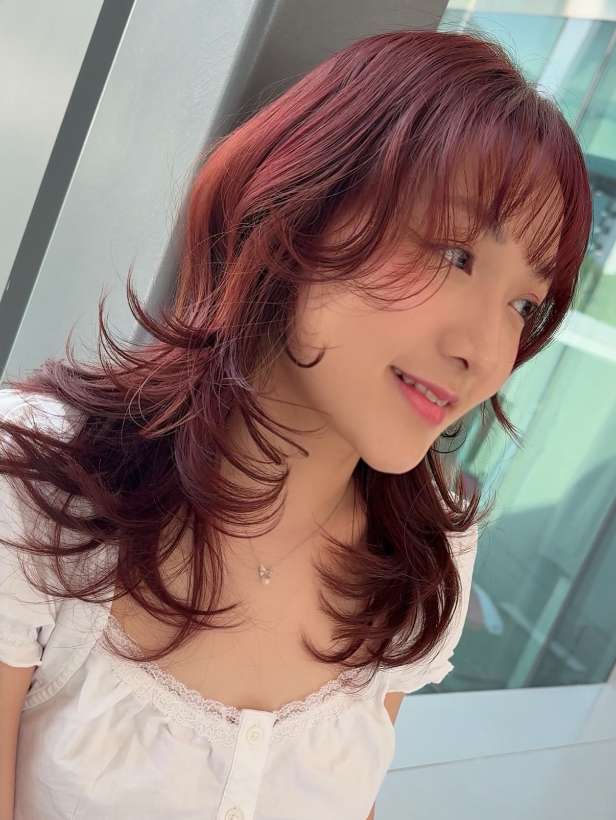 เทรนด์ปีนี้คือ
“เล่นกับสี และออกแบบให้เข้ากับคุณ”  โทนสีแดงนี้ก็เช่นกัน
ไม่ใช่แค่ตามเทรนด์  แต่ถูกปรับให้เข้ากับ
Face Type และโทนผิวของแต่ละคน  ทั้งระดับความสว่าง
ความแดง และตำแหน่งของเลเยอร์  จึงไม่ดูแรงเกินไป
แต่ยังคงมีเอกลักษณ์และน่าจดจำ  เราไม่ใช้เทรนด์แบบตรง ๆ
แต่ “แปลเทรนด์ให้เข้ากับคุณ”  Your style. By design.  This year’s trend is
“Play with color. Design to suit you.”  This red tone isn’t just about trends.  It’s carefully adjusted
based on your face type and skin tone —
from brightness and red intensity
to the placement of layers.  So it’s not too bold,
yet still leaves a strong impression.  We don’t follow trends as they are.
We translate them into what suits you.  Your style. By design.  Akiendo – Sukhumvit 39 & Ari  • Sukhumvit39 : Metropolis Suite by Hilton
• Ari : Vanit Village – Ari  TELSukhumvit39 branch: 02-004-8180  TELAri branch: 099-628-0016  LINE@: aki-endo
 Open: 10:00–20:00 (หยุดทุกวันอังคาร Tueday closed)  #Akiendo #personaldesign #bangkokhairsalon #AkiendoAri
#APDL