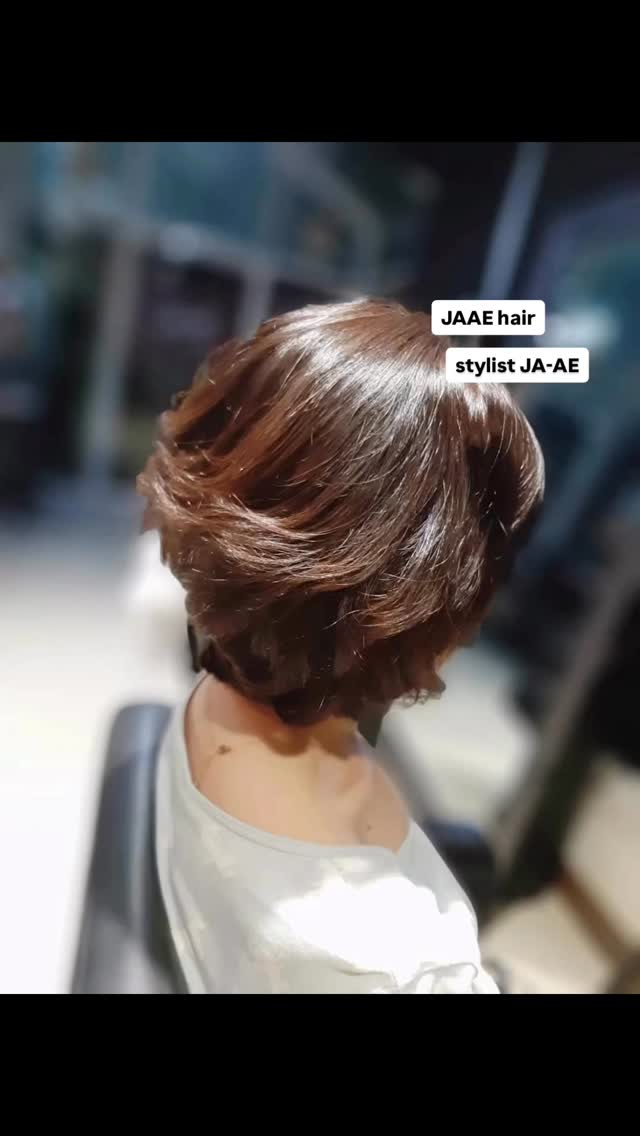 Bob layer
Cut+Perm+color +Trementment
ร้านทําผมสไตล์ญี่ปุ่น แถวสีลม สนใจ สอบถามและจอง P Free parking available ทางร้านมีบริการ จอดรถฟรีค่ะ สนใจสอบถามและจองคิวกับทางร้านได้ที่เบอร์ 02-2679-106 สวัสดีคะ ร้านทําผม 106 ANNEX เวลา าการ 10:00-19:30 https://lin.ee/Zmaaw5K Silom 6  https://reservia.jp/reserve/menu/b9855edf7b?start_page=2&is_guest=1*รบกวนจองเวลาก่อนมารับบริการทุก ครั้งนะคะ 
#digitalperm #azsodaspa #highlightcolor #hairsalon #bangkokbeauty