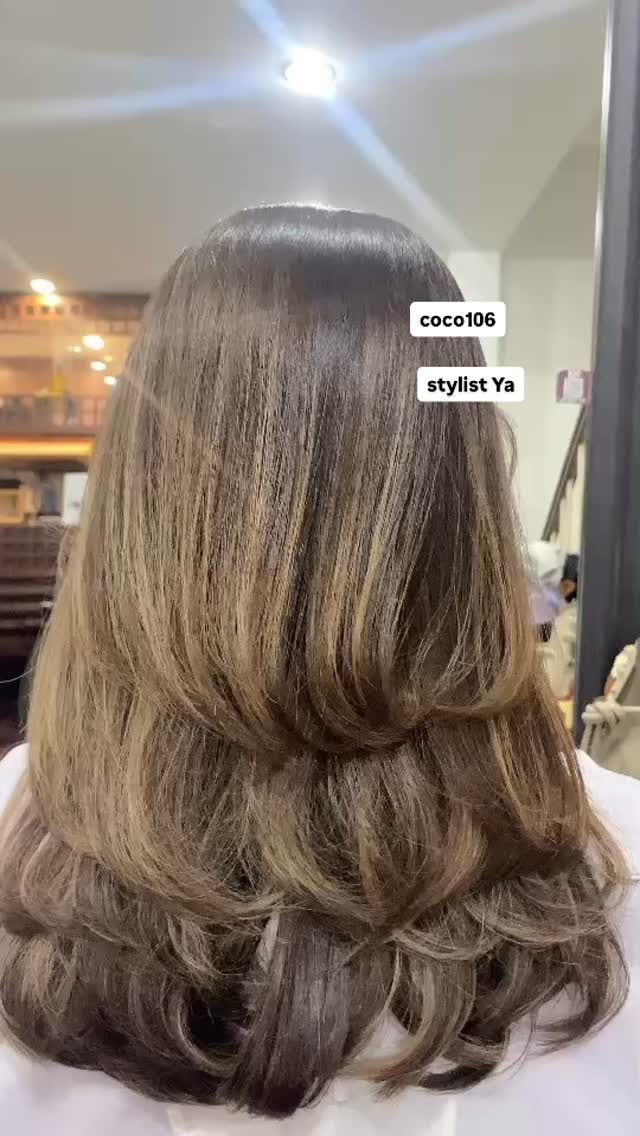 Long hairleyer on leyer
Cut+soda shower + zumi spa shampoo+olaplex+milbon treatment 
 ทำผมโดยช่างญา ช่างทำผมสไตล์ญี่ปุ่น 
️ Free parking available 
ร้านเปิดให้บริการ 9.00-18.30 
สำรองคิวได้ที่เบอร์
️02-662-7106
24hours web reservation
https://reservia.jp/reserve/menu/2c7018bae1?start_page=2&is_guest=1
LINE account
https://lin.ee/3Cm0Ksiac  #coco106 #106hair #digitalperm #coolperm #color