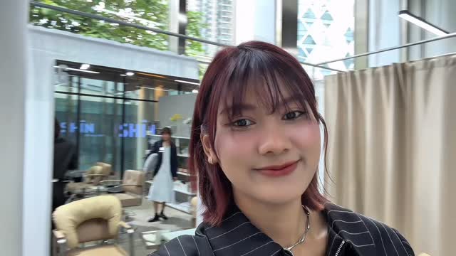 คุณคิดว่าตัวเองเป็นแบบไหน?
-
What’s your type?
In this Live,
we talk about hairstyles
for different face types.  Akiendo – Sukhumvit 39 & Ari  • Sukhumvit39 : Metropolis Suite by Hilton
• Ari : Vanit Village – Ari  TELSukhumvit39 branch: 02-004-8180  TELAri branch: 099-628-0016  LINE@: aki-endo
 Open: 10:00–20:00 (หยุดทุกวันอังคาร Tueday closed)  #Akiendo #personaldesign #bangkokhairsalon #AkiendoAri
#APDL
