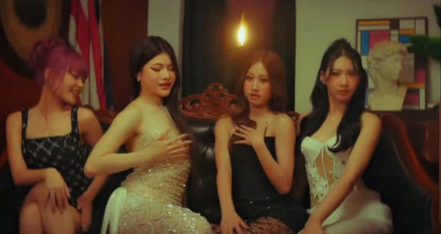 PEPPER X “Put It” @pepperx_official 
Hair Design by AKIENDO  ทีมเราเป็นผู้ออกแบบทรงผมสำหรับ MV ใหม่ของพวกเขา  ไม่ใช่แค่การทำผม
แต่คือการ “ออกแบบคาแรกเตอร์” ของแต่ละคน  4 คน 4 คาแรกเตอร์ 4 ดีไซน์  —  NEO DOLL PINK
หน้าม้าตัดเส้นชัด + สีชมพูโดดเด่น
ความน่ารักที่มีความเฉียบและคอนโทรลได้  MELTY VEIL LAYER
หน้าม้าปัดเบา ๆ กับเลเยอร์ที่นุ่มลื่น
โทนคาราเมลเบจ ให้ลุคอบอุ่นและน่าดึงดูด  SHADOW CONTRAST LONG
ไฮไลต์โทนเบจสร้างมิติและคอนทราสต์
ลุคคูล มีโครงสร้าง และมั่นคง  URBAN BUTTERFLY
เลเยอร์ที่เคลื่อนไหว พร้อมกลิ่นอายสตรีท
ผสมความแข็งแรงกับความนุ่มนวล  —  จากคาแรกเตอร์ → สู่ดีไซน์
ผมไม่ใช่แค่การตกแต่ง แต่คือ “ตัวตน”  AKIENDO  PEPPER X “Put It”
Hair Design by AKIENDO  We designed the hair for their new MV.  Not styling.
Each look is built on character, balance, and intention.  4 members. 4 characters. 4 designs.  —  NEO DOLL PINK
Bold individuality with a sharp fringe line.
Unreal, yet controlled.  MELTY VEIL LAYER
Soft flow and caramel beige tones.
Effortless, warm, and attractive.  SHADOW CONTRAST LONG
Beige highlights creating depth and contrast.
Cool, structured, and composed.  URBAN BUTTERFLY
Layered movement with a street edge.
A mix of strength and softness.  —  Character → Design
Hair is not decoration. It’s identity.  AKIENDO  #AKIENDO
#HairDesign
#CharacterDesign
#PEPPERX
#PutItMV