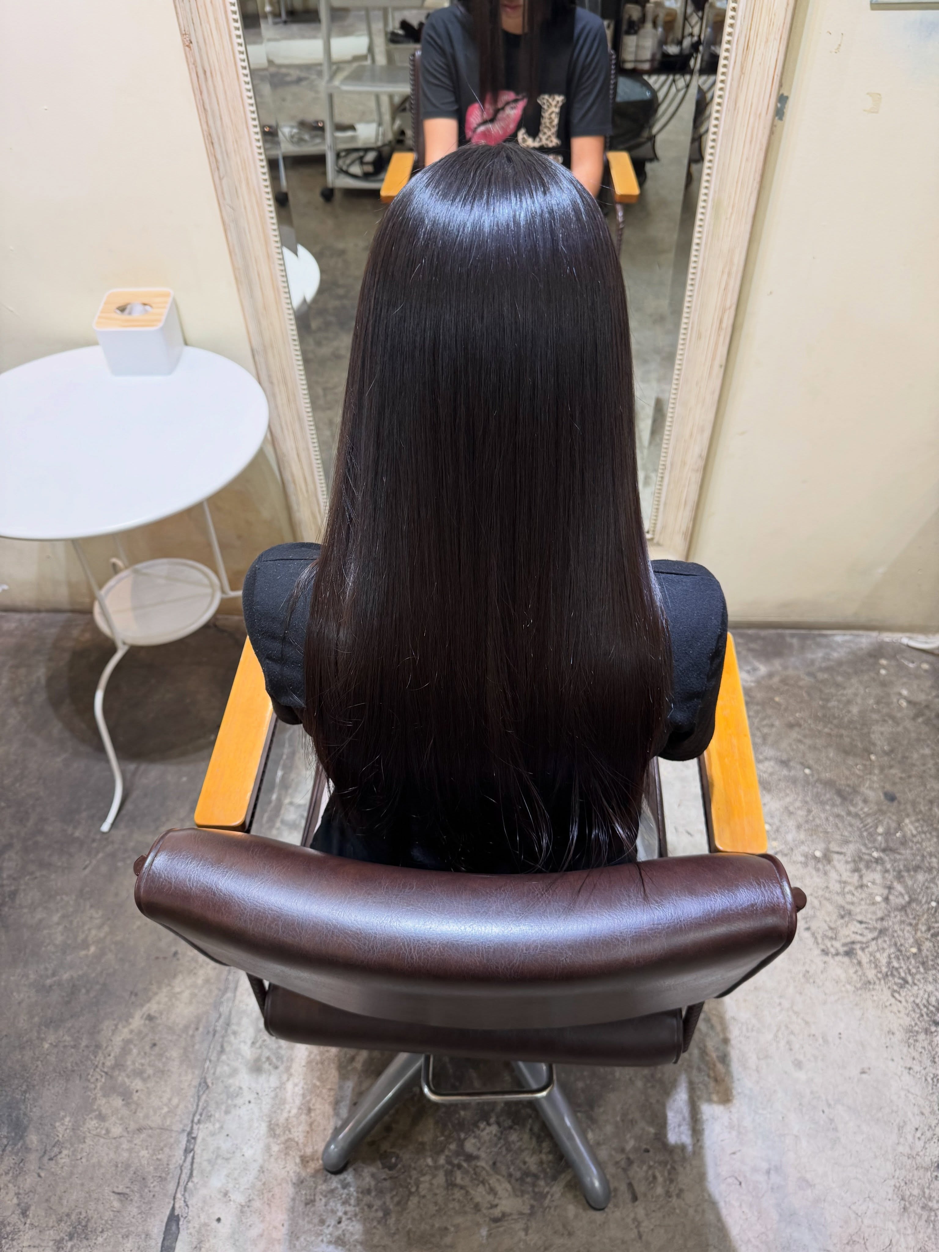 6月から髪質改善ストレートのプロモーションが始まります！！
バンコクでは当店のみの取り扱いです。  以前の髪質改善は重ねて行うと少し髪の毛が硬くなったりしましたが新しい髪質改善は柔らかさが続きます。  この機会にぜひ  Our Hair Quality Improvement Straightening Promotion starts in June!  This treatment is available exclusively at our salon in Bangkok.  With previous hair improvement treatments, repeated applications could sometimes make the hair feel slightly stiff. However, our new formula helps maintain a soft, smooth, and natural texture even after multiple treatments.  Take this opportunity to experience the difference!  โปรโมชั่น Hair Quality Improvement Straightening เริ่มแล้วตั้งแต่เดือนมิถุนายนนี้!  ทรีตเมนต์นี้มีให้บริการ เฉพาะที่ร้านของเราในกรุงเทพฯ เท่านั้น  การทำผมแบบ Hair Quality Improvement รุ่นก่อน ๆ เมื่อทำซ้ำหลายครั้ง อาจทำให้เส้นผมมีความแข็งกระด้างขึ้นเล็กน้อย แต่สูตรใหม่ของเราช่วยให้เส้นผม นุ่มลื่น เป็นธรรมชาติ และคงความนุ่มได้ยาวนาน แม้ทำต่อเนื่อง  อย่าพลาดโอกาสนี้ มาสัมผัสความแตกต่างกันได้เลยค่ะ  #bangkok #sukhumvit39 #hairstraightening #treatment