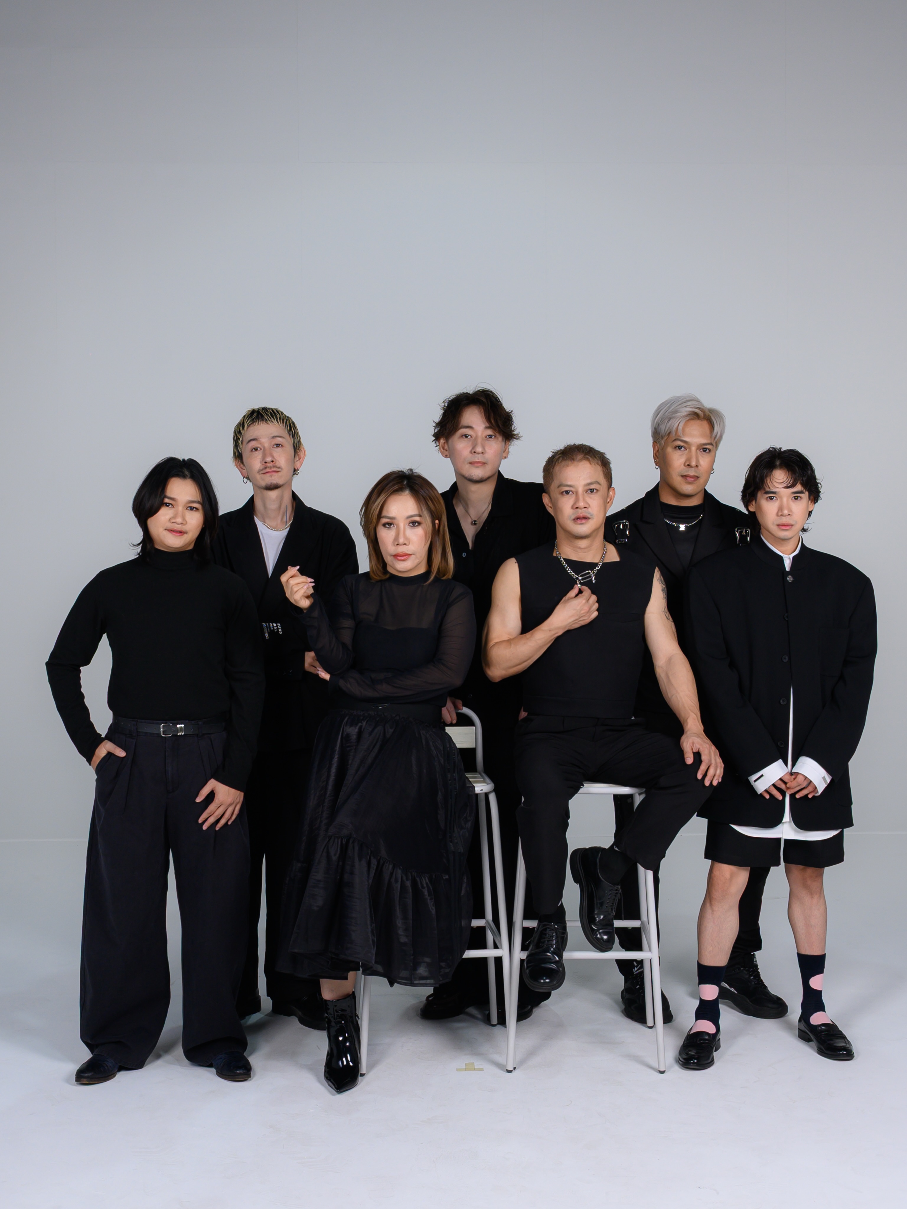 【お知らせ】
この度、b-ex expert に、タイの日本人代表として Boy Rikyu のようじ君と共に選出していただきました。🇹🇭🤝🏻  日本人美容師として、タイの美容師の皆さんへ、日本の技術力・接客・繊細なデザイン感覚をしっかりと届けていきたいと思っています。  そして、その積み重ねがタイ全体の美容レベルの底上げに繋がり、街に素敵なヘアデザインがもっと溢れていけば嬉しいです  何より、僕とはまた違った世界観と感性、圧倒的な技術を持つようじ君と一緒にクリエイションできることを、今からとても楽しみにしています  僕自身は、“Neutral” をテーマに。ナチュラルだけど洗練されている。シンプルだけど、どこか惹かれる。  そんな空気感を、自分らしい技術とデザインで表現していきたいと思います。  これからよろしくお願い致します  รู้สึกเป็นเกียรติมากครับที่ได้รับเลือกให้เป็น b-ex expert ร่วมกับคุณโยจิจาก Boy Rikyu ในฐานะตัวแทนจากประเทศญี่ปุ่น  ในฐานะช่างผมชาวญี่ปุ่น ผมอยากถ่ายทอดไม่เพียงแค่เทคนิคการทำผมของญี่ปุ่น แต่รวมถึงการบริการ ความใส่ใจในรายละเอียด และเซนส์ด้านดีไซน์อันละเอียดอ่อนให้กับช่างผมในประเทศไทยด้วย  ผมหวังว่าสิ่งเหล่านี้จะช่วยยกระดับวงการความงามในประเทศไทย และทำให้เมืองนี้เต็มไปด้วยทรงผมและสไตล์ที่สวยงามมากยิ่งขึ้น  เหนือสิ่งอื่นใด ผมรู้สึกตื่นเต้นมากที่จะได้ร่วมสร้างสรรค์ผลงานกับคุณโยจิ ผู้ที่มีโลกทัศน์ ความคิดสร้างสรรค์ และเทคนิคที่แตกต่างจากผมอย่างชัดเจน  สำหรับตัวผมเอง ผมอยากถ่ายทอดงานผ่านแนวคิดของคำว่า “Neutral” ดูเป็นธรรมชาติ แต่ยังคงความ sophisticated เรียบง่าย แต่มีเสน่ห์ที่น่าดึงดูด  ผมหวังว่าจะได้ถ่ายทอดบรรยากาศและตัวตนเหล่านี้ ผ่านเทคนิคและดีไซน์ในแบบของผมต่อไปครับ  I’m honored to have been selected as a b-ex expert alongside Yoji from Boy Rikyu as representatives from Japan.  As a Japanese hairstylist, I hope to share not only Japanese techniques, but also the spirit of hospitality, attention to detail, and refined design aesthetics with hairstylists in Thailand.  I truly believe that by sharing these values and skills, we can help elevate the beauty industry in Thailand and create a city filled with even more inspiring hairstyles and creativity  More than anything, I’m genuinely excited to collaborate with Yoji, whose unique vision, creativity, and technical skills are completely different from my own  As for myself, I want to express my work through a “Neutral” aesthetic.  Natural, yet sophisticated.Simple, yet captivating.  I hope to continue expressing that atmosphere through my own techniques and design philosophy.  Looking forward to this new journey together