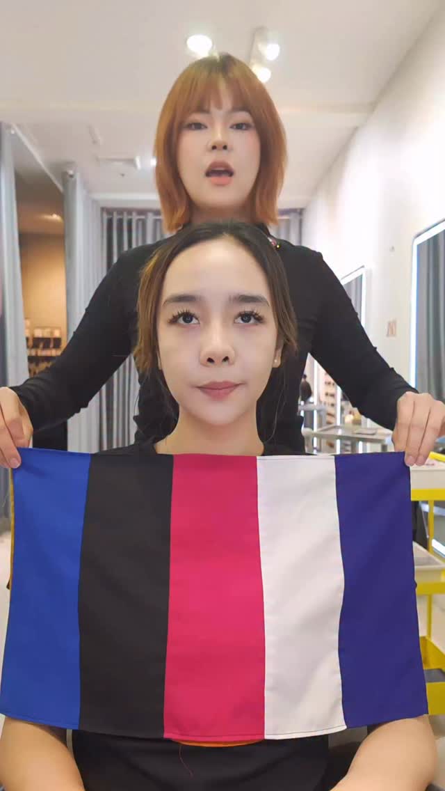 ต่อให้เป็นสีผมเดียวกัน
ก็ไม่ได้เหมาะกับทุกคน  ทั้งโทนผิว ความสดใสของใบหน้า
และความชัดของดวงตา
สามารถเปลี่ยนได้จาก Personal Color  ที่ AKIENDO
เราใช้ทั้ง Personal Color และ
วิเคราะห์ทรงผม เพื่อออกแบบลุคให้เหมาะกับแต่ละคน  เราไม่ได้เลือกจากแค่ “เทรนด์”
แต่เลือกจากสิ่งที่เข้ากับคุณจริง ๆ  ไม่ใช่แค่ดูสวย
แต่ต้องมีเหตุผลว่าทำไมถึงเหมาะ  The same hair color
doesn’t suit everyone the same way.  Skin tone, facial brightness,
and eye definition
can completely change depending on your Personal Color.  At AKIENDO,
we combine Personal Color analysis with
Hair Analysis 
to design a look that truly fits each individual.  We don’t choose based only on trends,
but on what naturally harmonizes with you.  Not just beautiful,
but designed with reason.  Akiendo – Sukhumvit 39 & Ari  • Sukhumvit39 : Metropolis Suite by Hilton
• Ari : Vanit Village – Ari  TELSukhumvit39 branch: 02-004-8180  TELAri branch: 099-628-0016  LINE@: aki-endo
 Open: 10:00–20:00 (หยุดทุกวันอังคาร Tueday closed)  #Akiendo #วิเคราะห์ทรงผม #bangkokhairsalon #AkiendoAri
#APDL