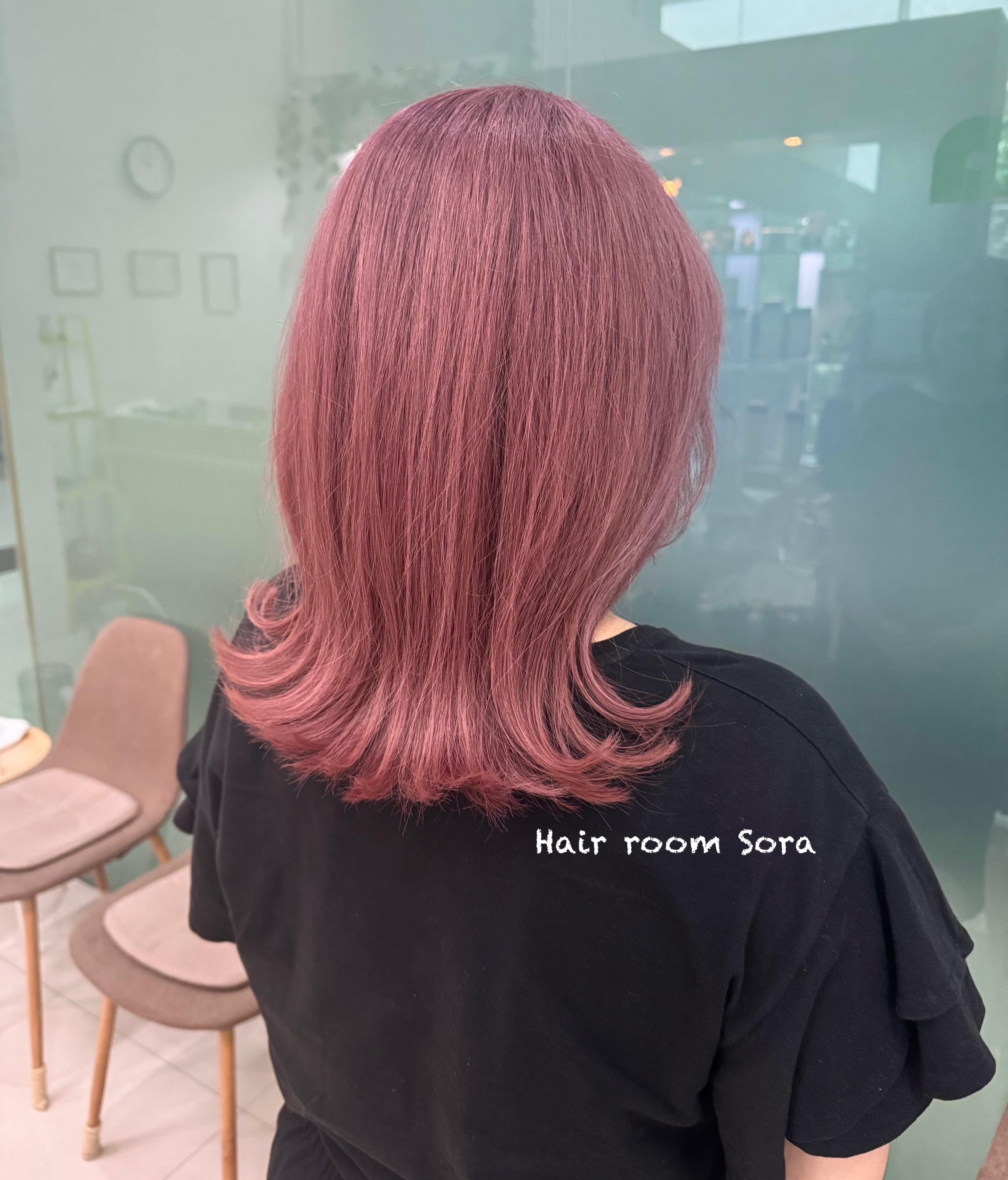 Lavender Pink Color(ラベンダーピンク)  黄みを抑えたラベンダーピンク。透明感のある落ち着いたハイトーンカラー。  An anti-brass,translucent lavender pink.
It's a muted high-tone color with a sheer,translucent
look.  …………………………
ร้าน Hair Room Sora 299/7 ชั้น1, Sukhumvit Living Town, ซอยสุขุมวิท21(อโศก)
️ 02-169-1622
 Line : @575zzlqc (มี @)  #Hairroomsora #Hairroomsorabangkok #🤖 #Hairstyle #sukhumvit21 Japanesesalon DigitalPerm デジパ ヘアールームソラ fashioncolor ร้านซาลอนญี่ปุ่น ซาลอน ทำผมรับปริญญา ทำผมออกงาน รับทำผม ดัดดิจิตอล ยืดผม ย้อมผม Repost head spa bangkok バンコク 美容院 hair spa bangkok バンコク ヘッドスパ バンコク 美容院 メンズ バンコク　美容室 japanese head spa bangkok bangkok head spa hair salon bangkok bangkok hair salon
