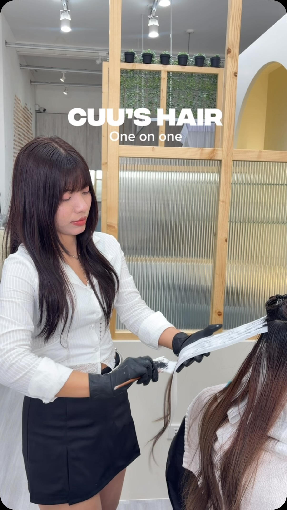 Cuu’s hairは、
カウンセリングから仕上げまで
スタイリストが1対1で担当させていただく
マンツーマンサロンでございます。  施術途中で担当が変わることはなく、
お客様の髪の状態を丁寧に確認しながら
一つひとつ心を込めて施術いたします。  待ち時間なく、落ち着いた空間で
理想の艶髪へ導きます  Cuu’s hair ให้บริการแบบตัวต่อตัว (One-on-One) ‍♀️
ลูกค้าทุกท่านจะได้รับการบริการจากสไตลิสต์เพียงท่านเดียว ตั้งแต่เริ่มต้นจนจบการทำผม  ทางร้านไม่มีการสลับช่างระหว่างบริการ
เพื่อให้การดูแลเป็นไปอย่างต่อเนื่องและละเอียดในทุกขั้นตอน 🤍  Cuu’s hair is a salon that focuses on personalized care ‍♀️
Each guest is looked after by one stylist only,  from the first consultation to the final finish.
No switching stylists during your service,
so every step is done with consistent attention and detail 🤍  Bangkok / Thonglor
#bangkokhairsalon