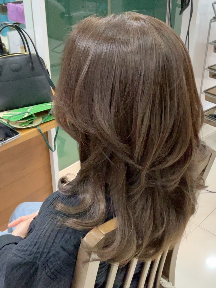 Silver Brown Color  カット＋カラー＋トリートメントのセットメニューが20〜25%off🧛  Set menu 20〜25%OFF
　
 Cut + Color + Treatment(Milbon)+ Soda care  …………………………
ร้าน Hair Room Sora 299/7 ชั้น1, Sukhumvit Living Town, ซอยสุขุมวิท21(อโศก)
️ 02-169-1622
 Line : @575zzlqc (มี @)
️** บัตรเครดิตขั้นต่ำ 2000 บาท **
#Hairroomsora #Hairroomsorabangkok #🤖 #Hairstyle #Sukhumvitlivingtown sukhumvit21 Japanesesalon DigitalPerm デジパ ヘアールームソラ fashioncolor ร้านซาลอนญี่ปุ่น ซาลอน ทำผมรับปริญญา ทำผมออกงาน รับทำผม ดัดดิจิตอล ยืดผม ย้อมผม Repost